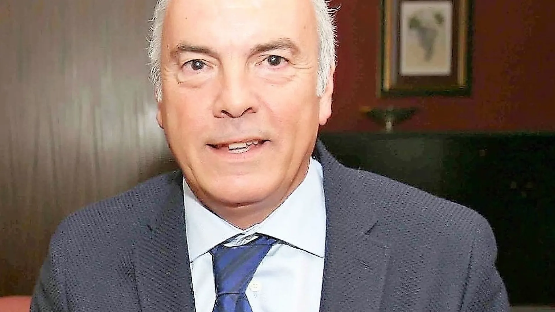 
                    Abrunhosa vs ministro? 