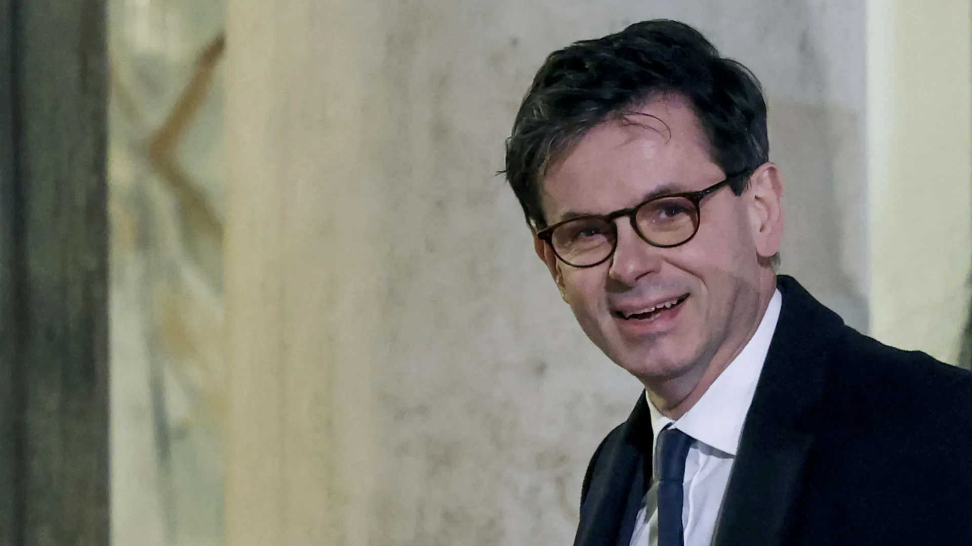 
                    Presidente do Palácio de Versalhes vai dirigir Museu do Louvre
                