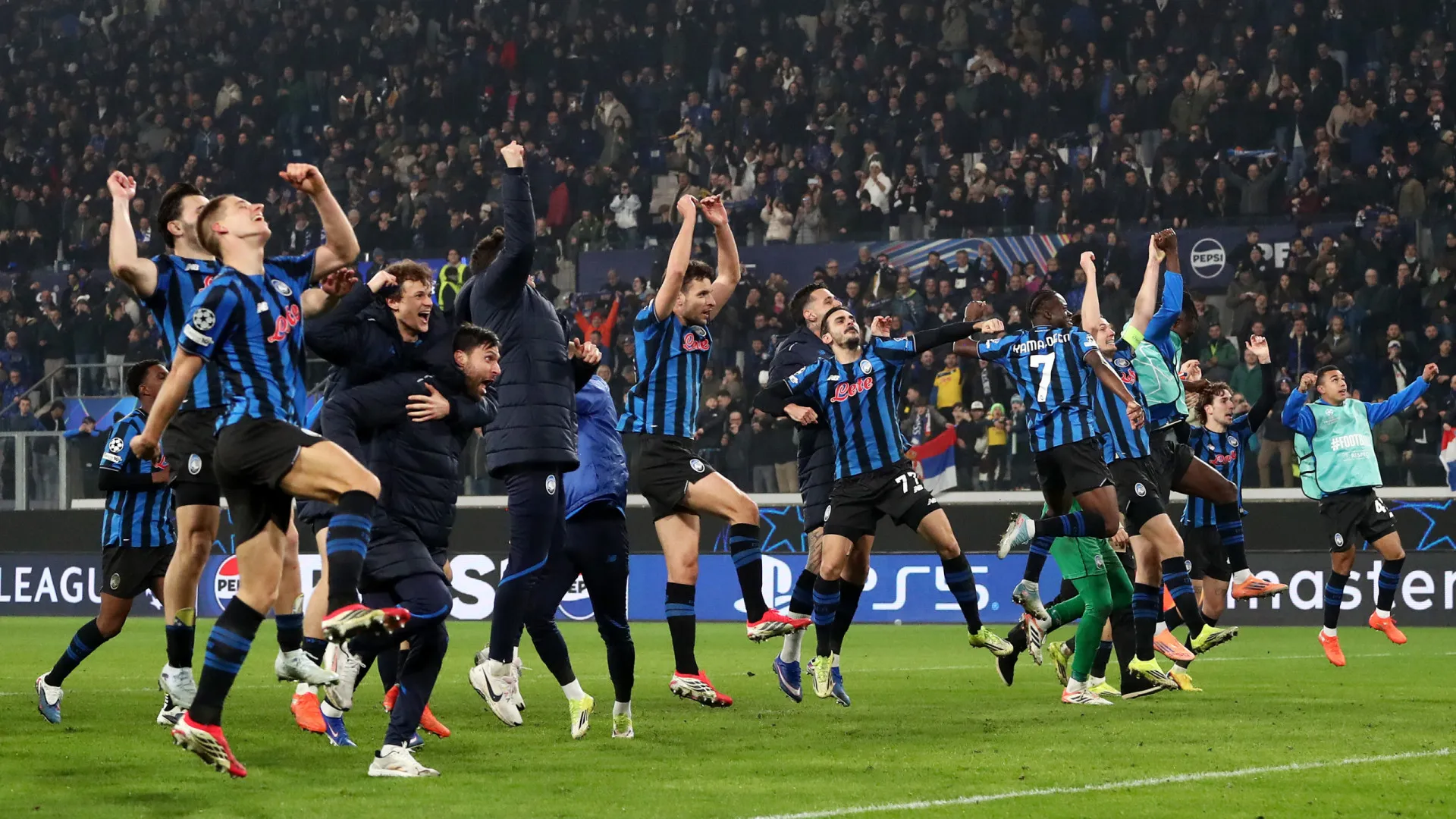 
                    Atalanta nos 'oitavos' ao afastar Dortmund com reviravolta no playoff
                