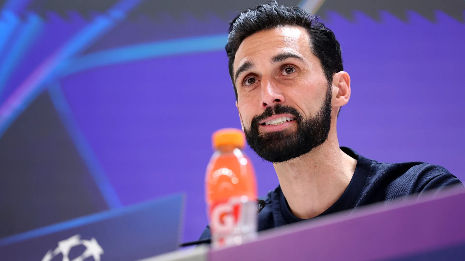 
                    Arbeloa diz que Vinícius mereceu marcar golo da vitória frente ao Benfica
                