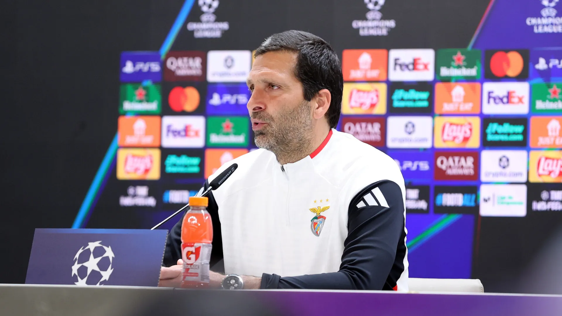 
                    Sidny Cabral pediu camisola a Vinícius. Tralhão reage: 