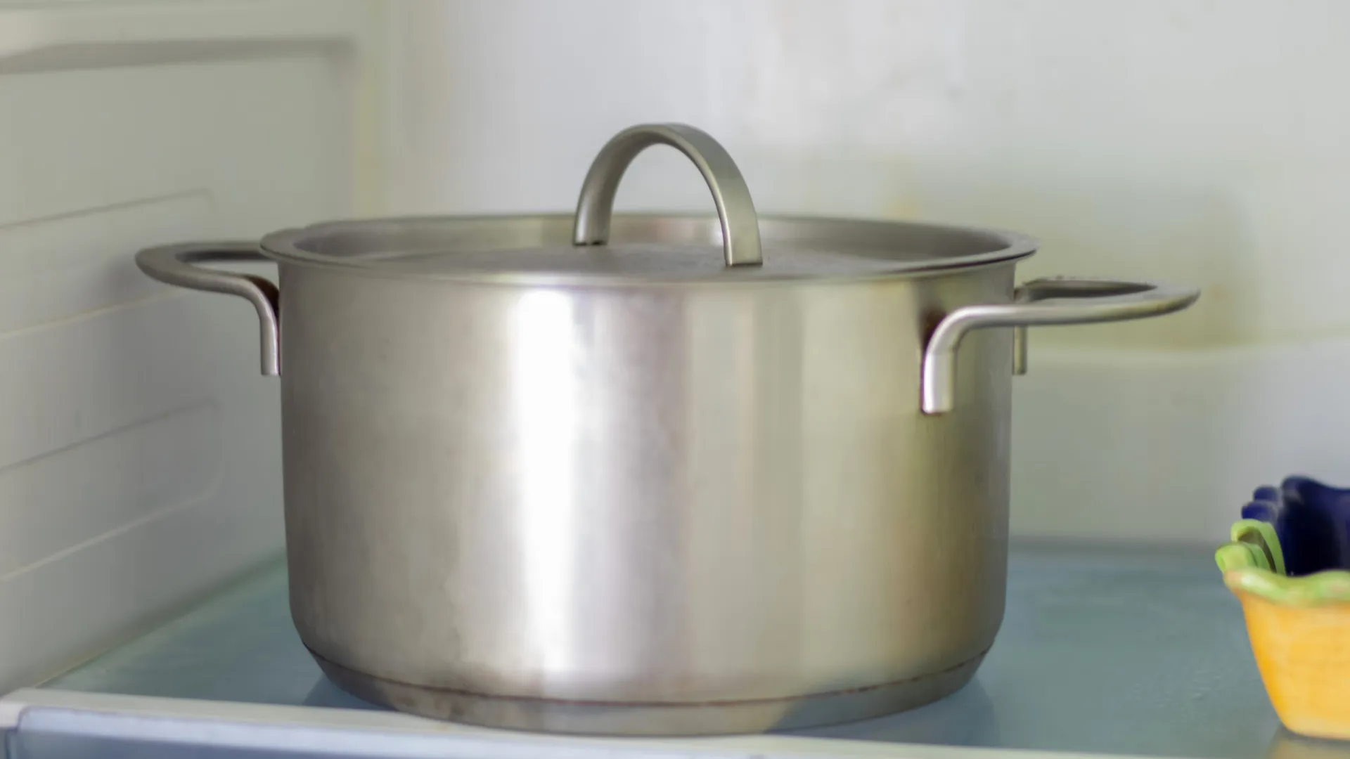 
                    O que acontece quando deixa a comida nas panelas? Cuidados que deve ter!
                