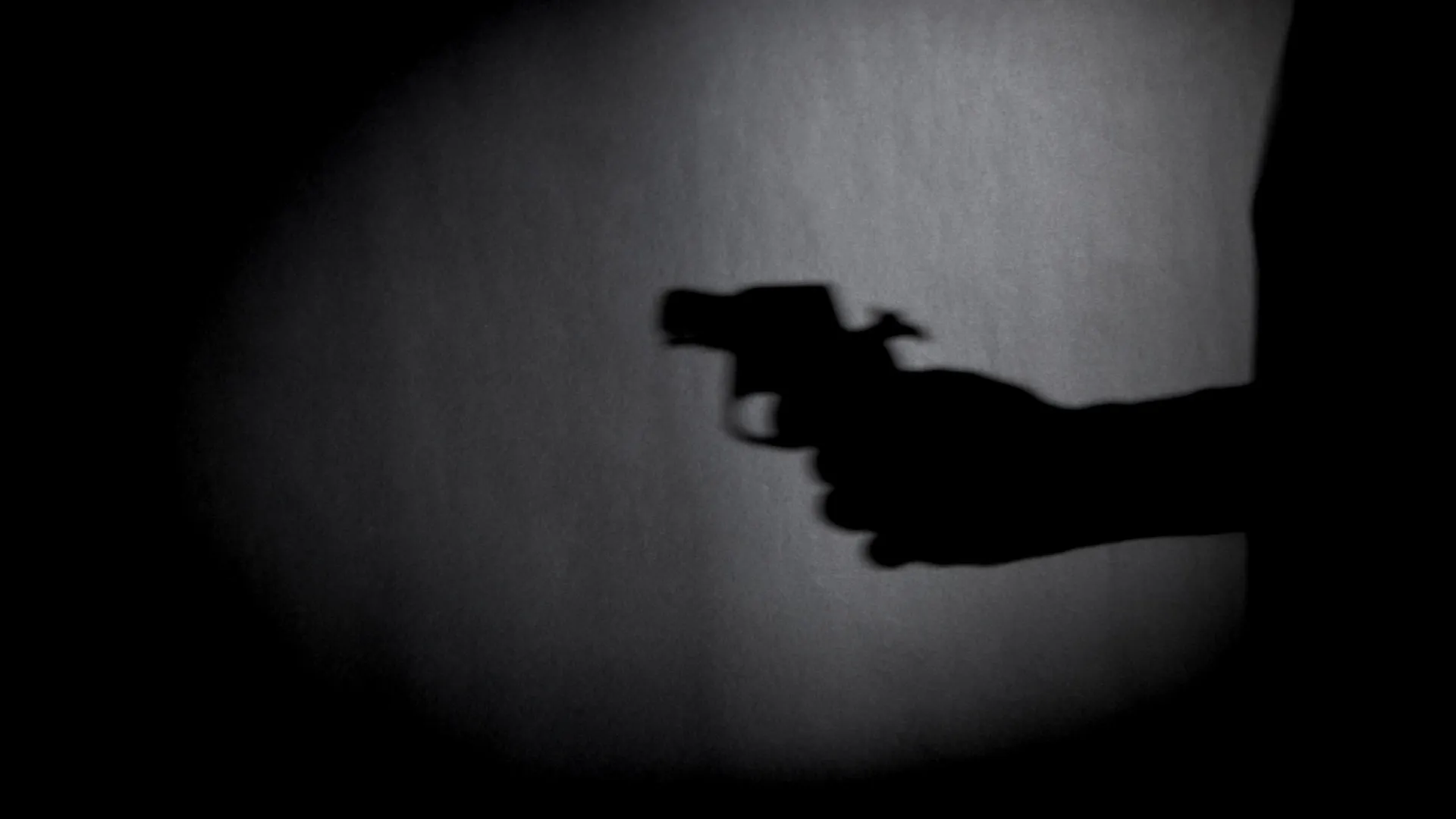 
                    Mulher despedida monta emboscada para reclamar milhares aos patrões
                