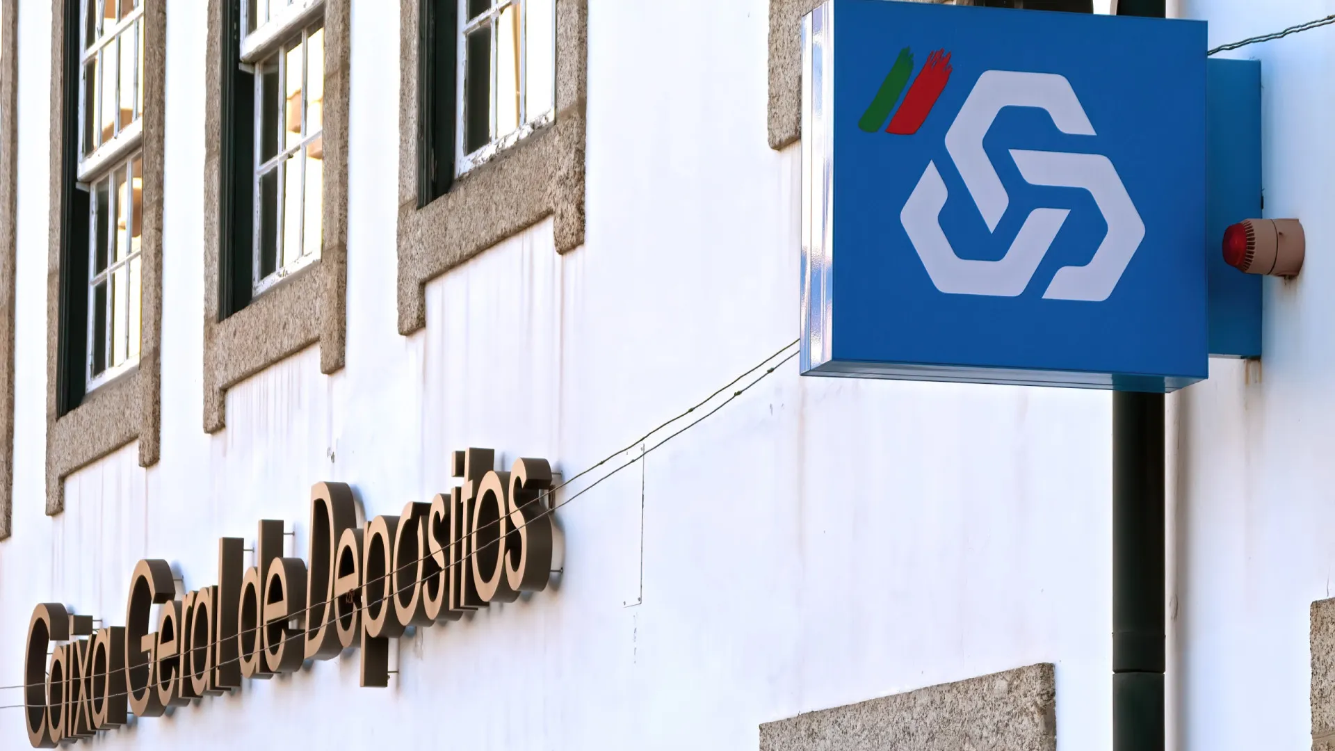 Quatro bancos portugueses com lucros de quase 4,4 mil milhões em 2025