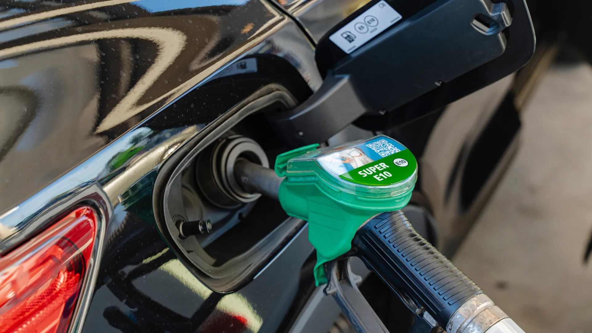 
                    Combustíveis arrancam a semana mais caros: Saiba onde pode poupar
                