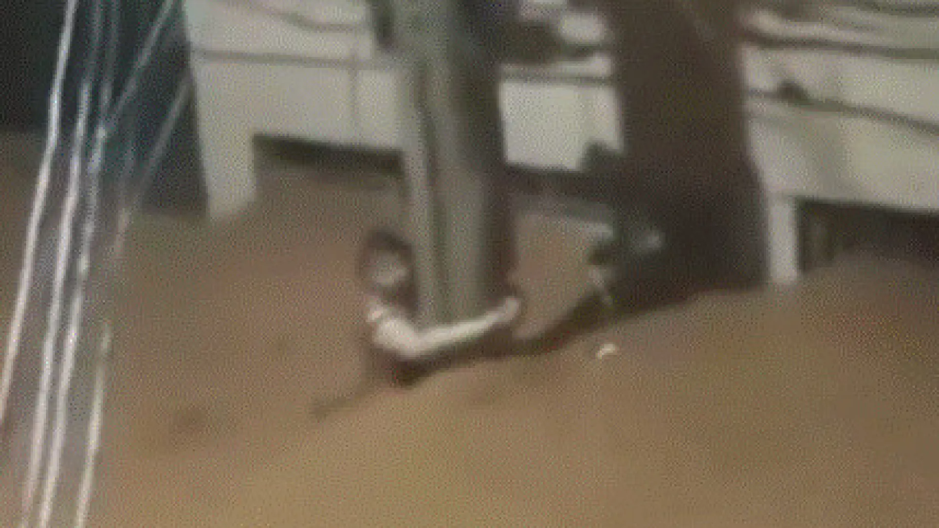 Mulher sobrevive após 3h agarrada a um poste durante enchentes no Brasil