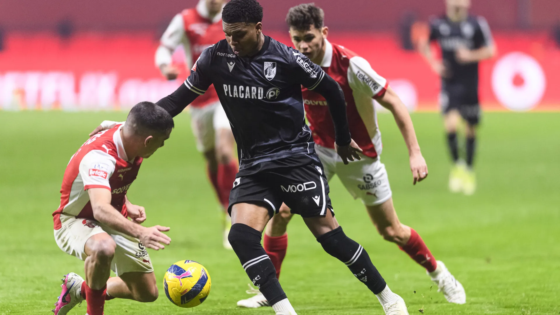 
                    Dérbi do Minho com multas pesadas. Sporting castigado por roubo de bolas
                