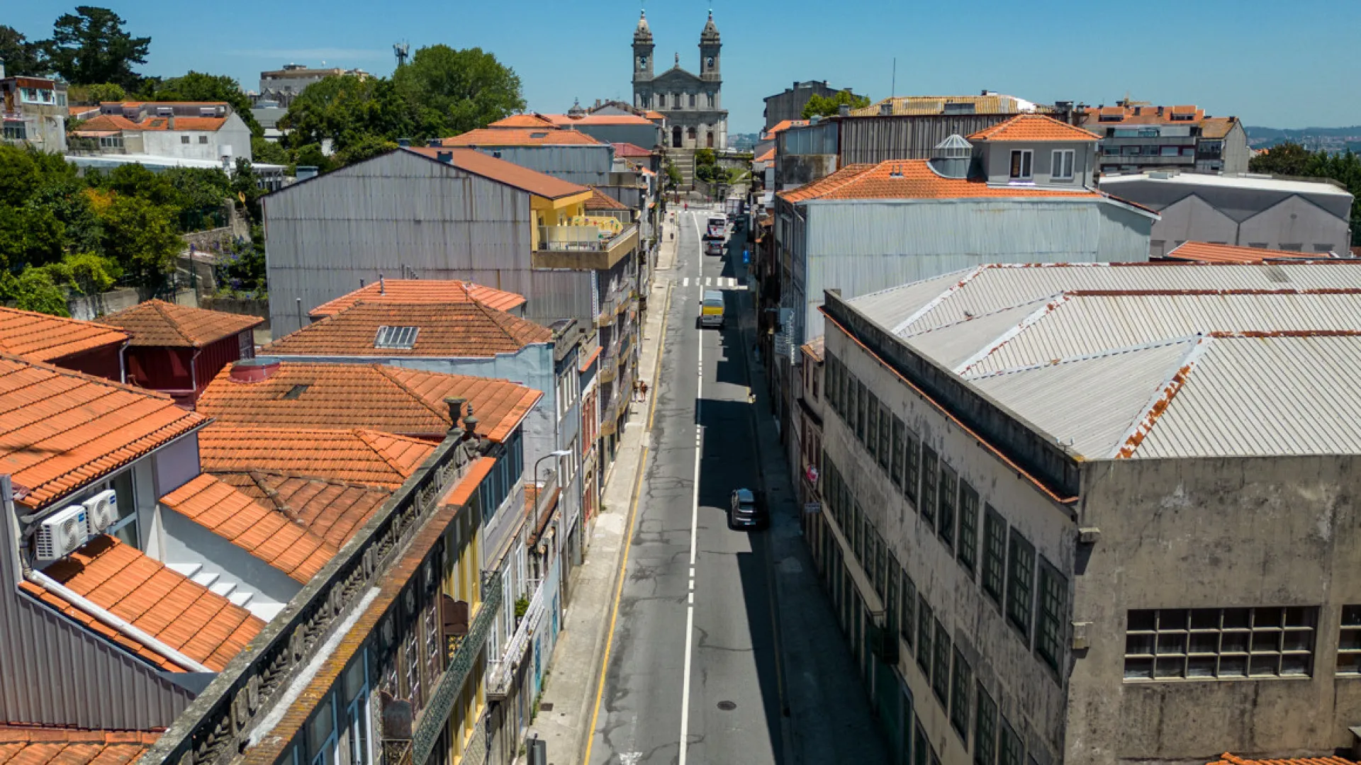 
                    Rua do Bonfim no Porto reaberta sexta-feira após queda de fachada
                