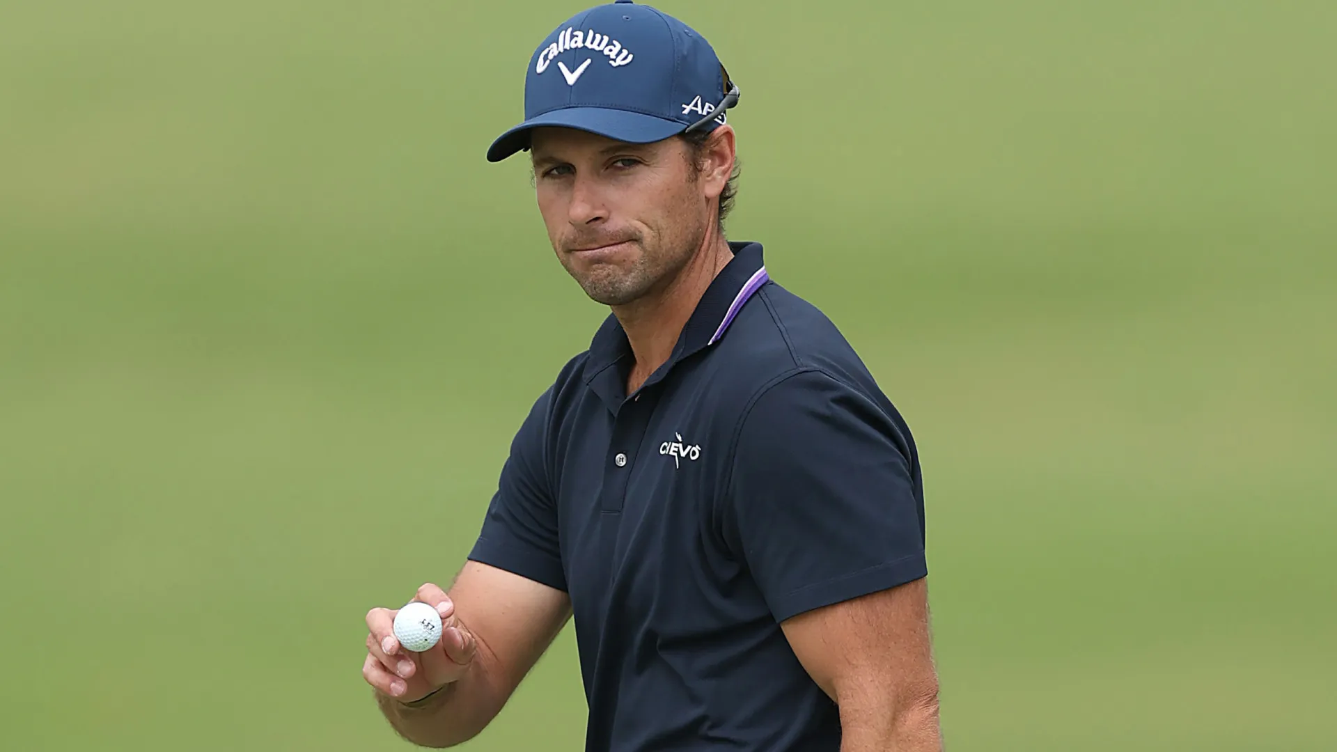 
                    Golfista italiano com ferimentos graves após queda em poço de elevador
                