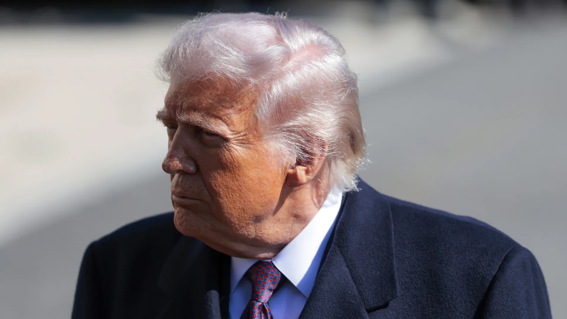 Trump prevê mais quatro semanas de ataques ao regime de Teerão