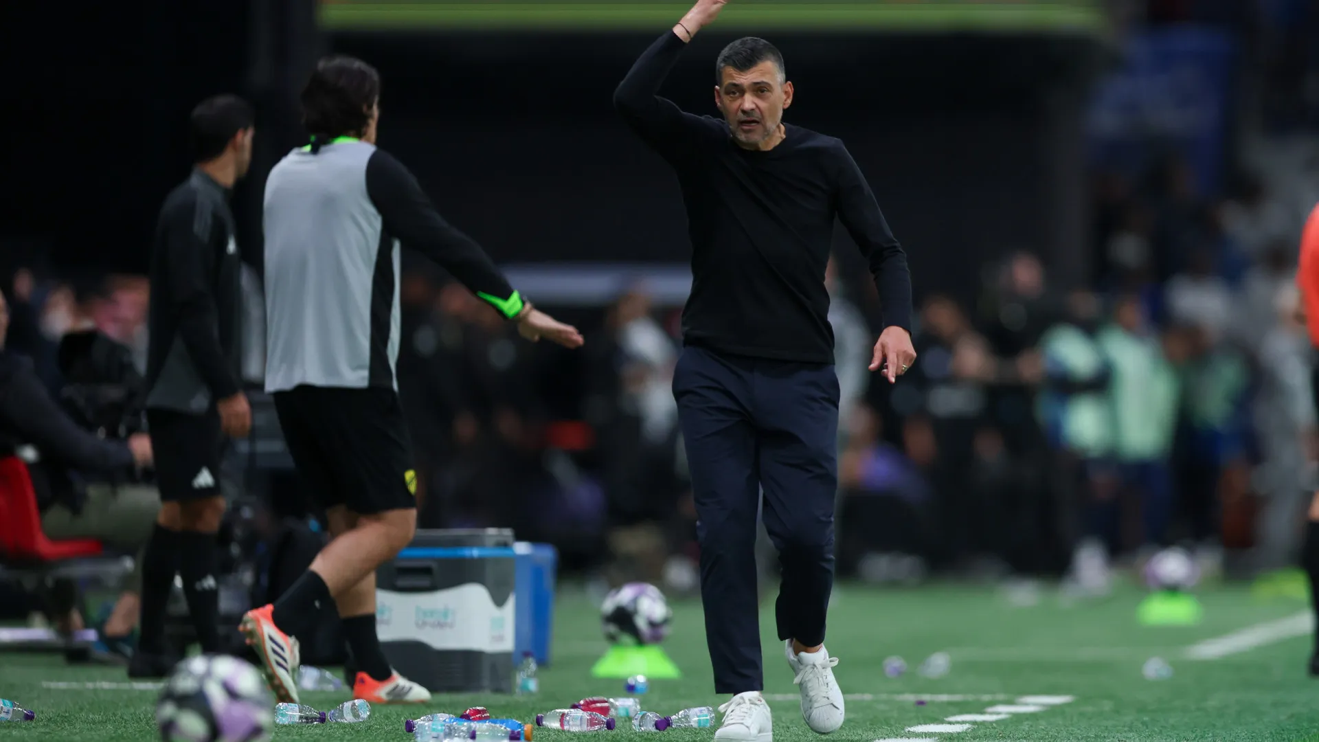 
                    Al Hilal remonta e 'apanha' Cristiano Ronaldo. Conceição volta a sorrir
                