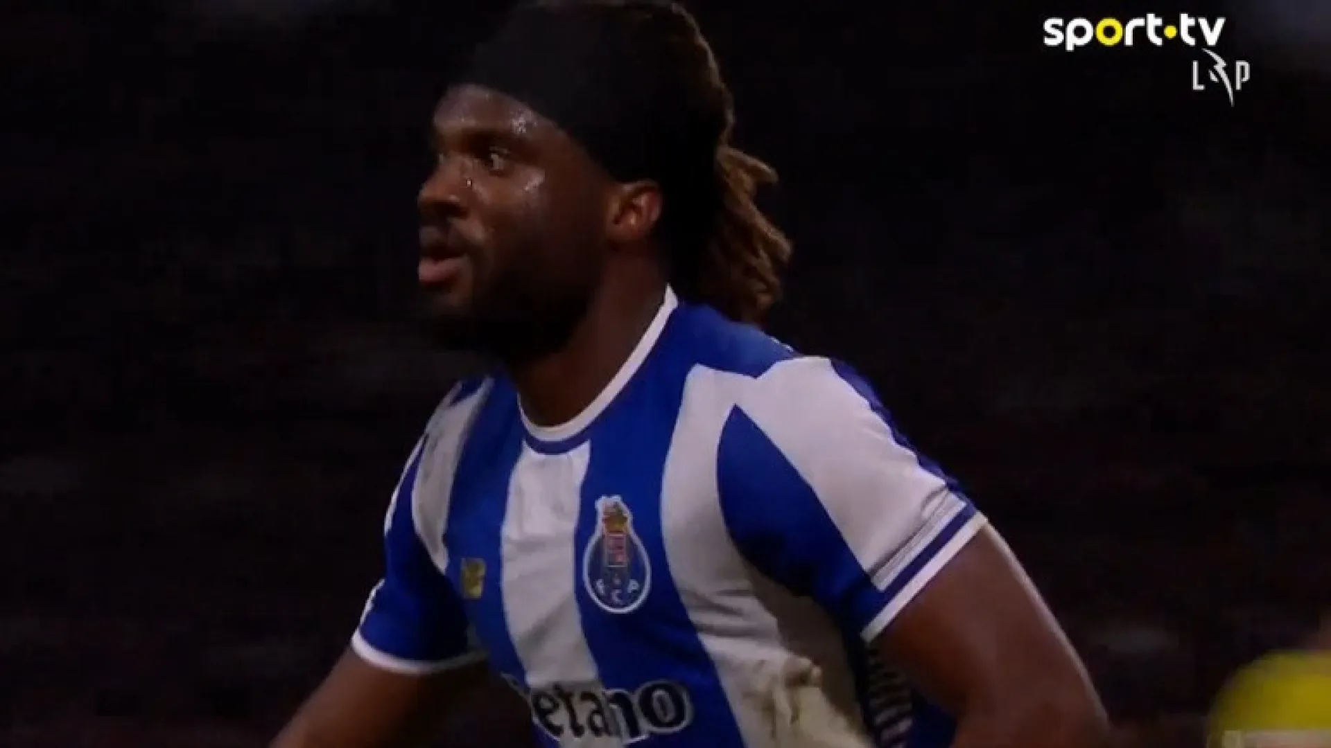 Terem Moffi estreou-se a marcar ao serviço do FC Porto com este golo