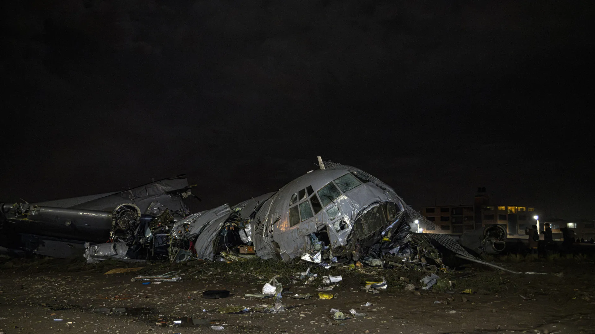 
                    Queda de avião com carga de dinheiro obriga Banco da Bolívia a anular notas
                