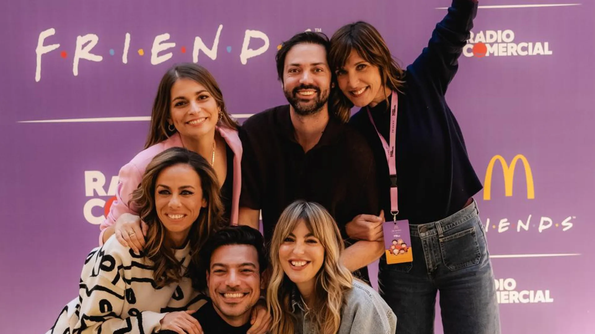 
                    Famosos portugueses juntos em evento que recordou a série 
