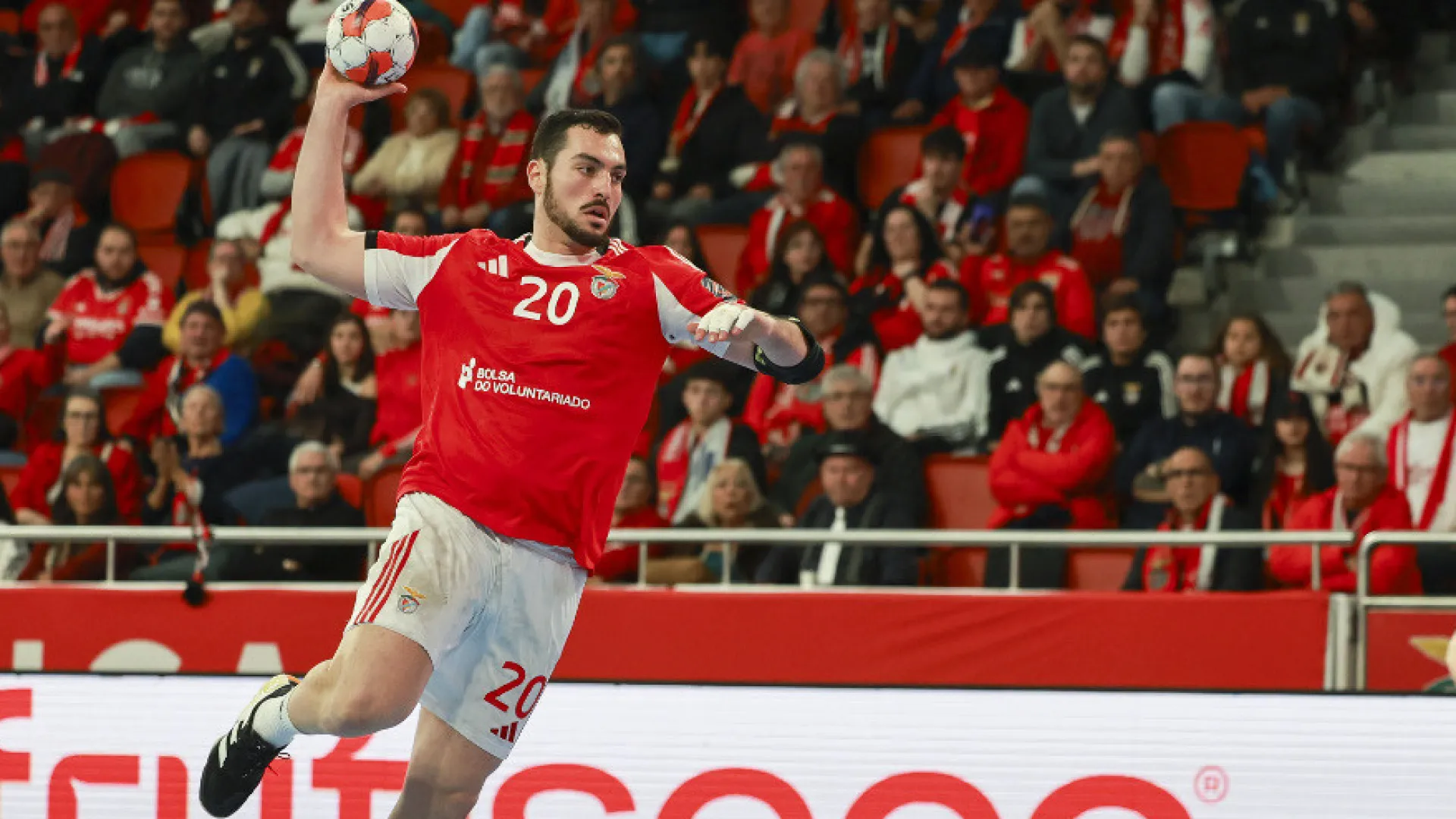 
                    Andebol. Benfica vence ABC Braga. Imprevisto adia jogo do FC Porto
                