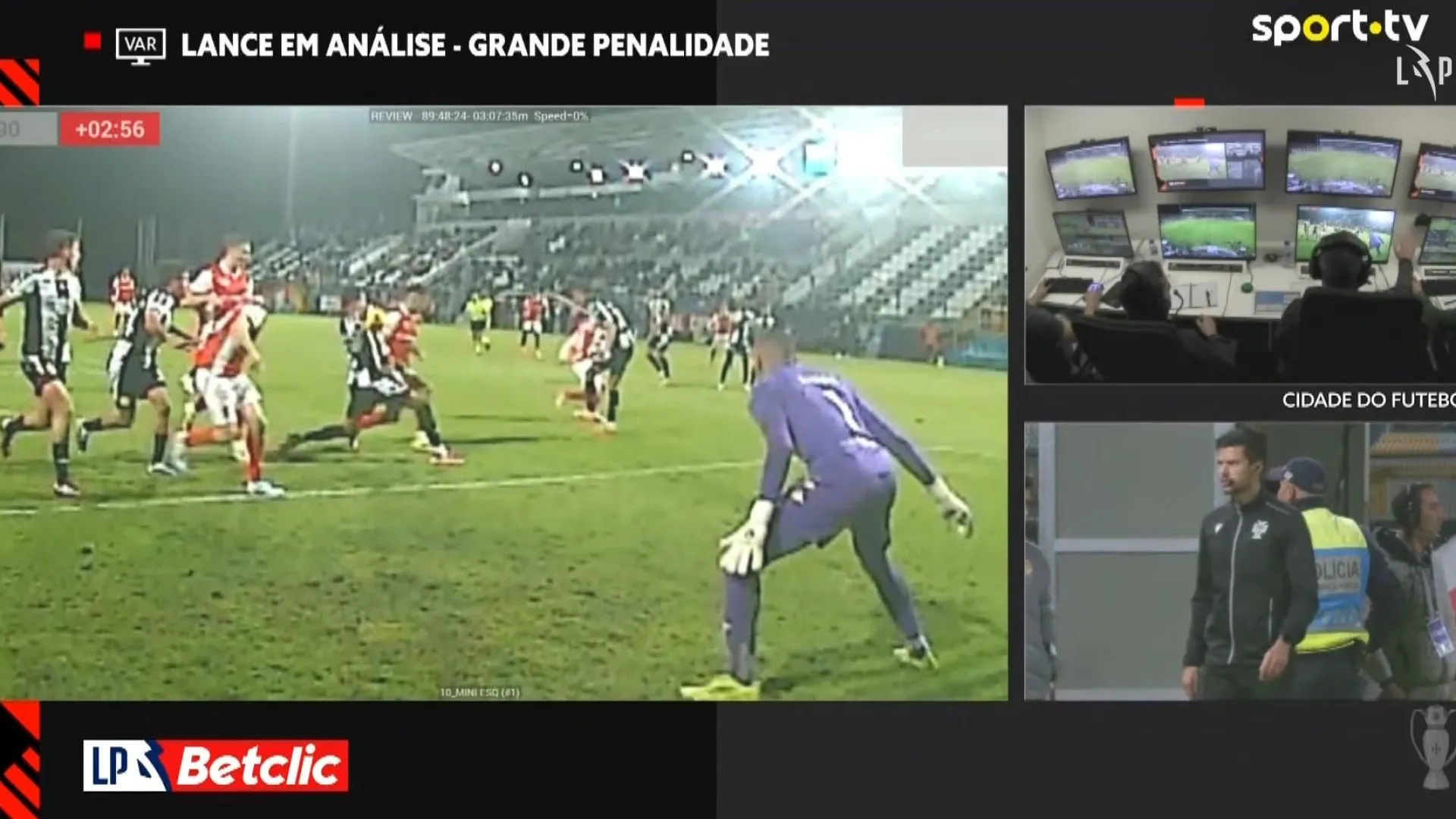 
                    Vai dar que falar. O penálti que valeu a vitória ao Braga ante o Nacional
                