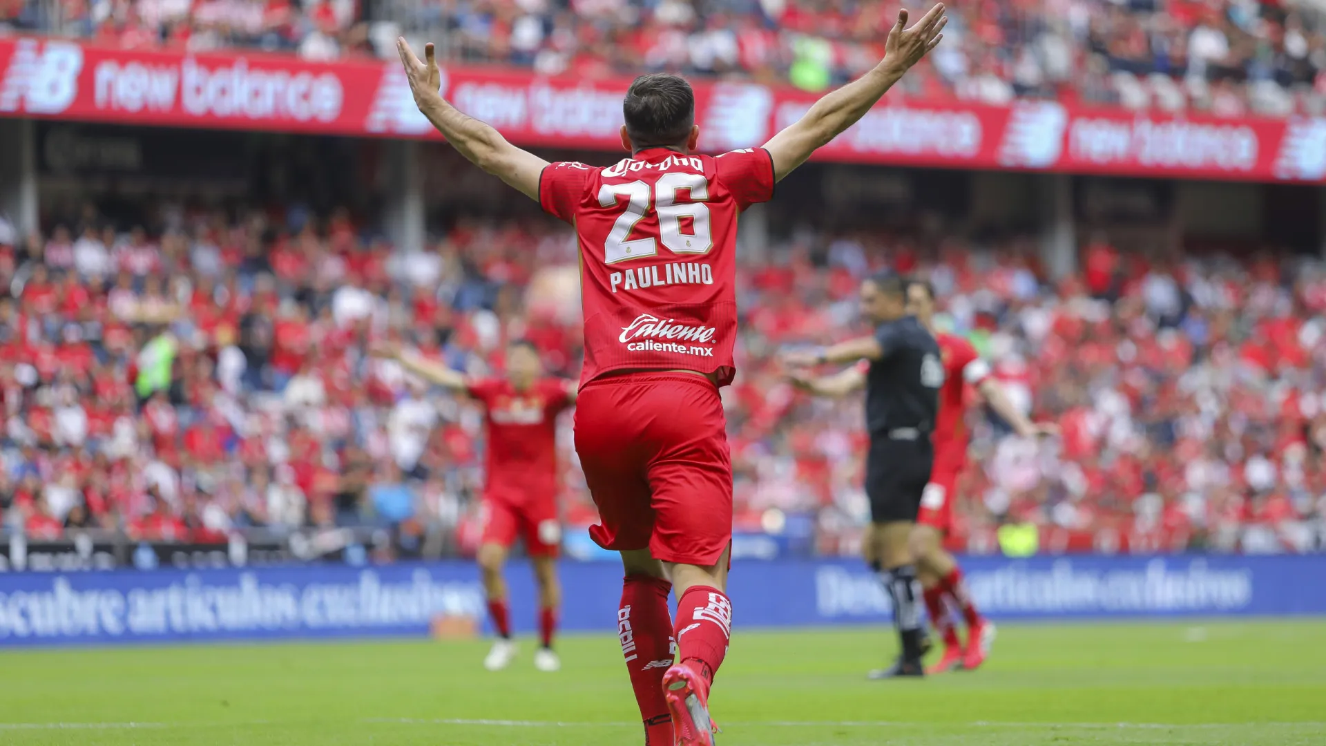 Toluca bate Chivas com mais uma exibição 'infernal' de Paulinho