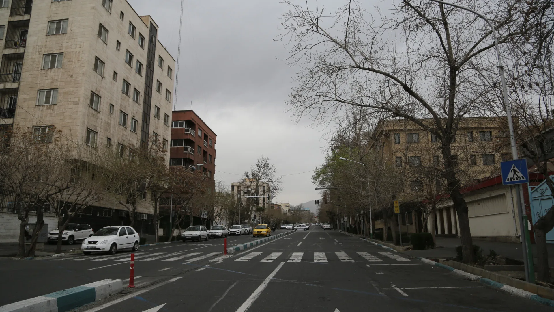 
                    China retira mais de 3.000 cidadãos após morte de chinês em Teerão
                