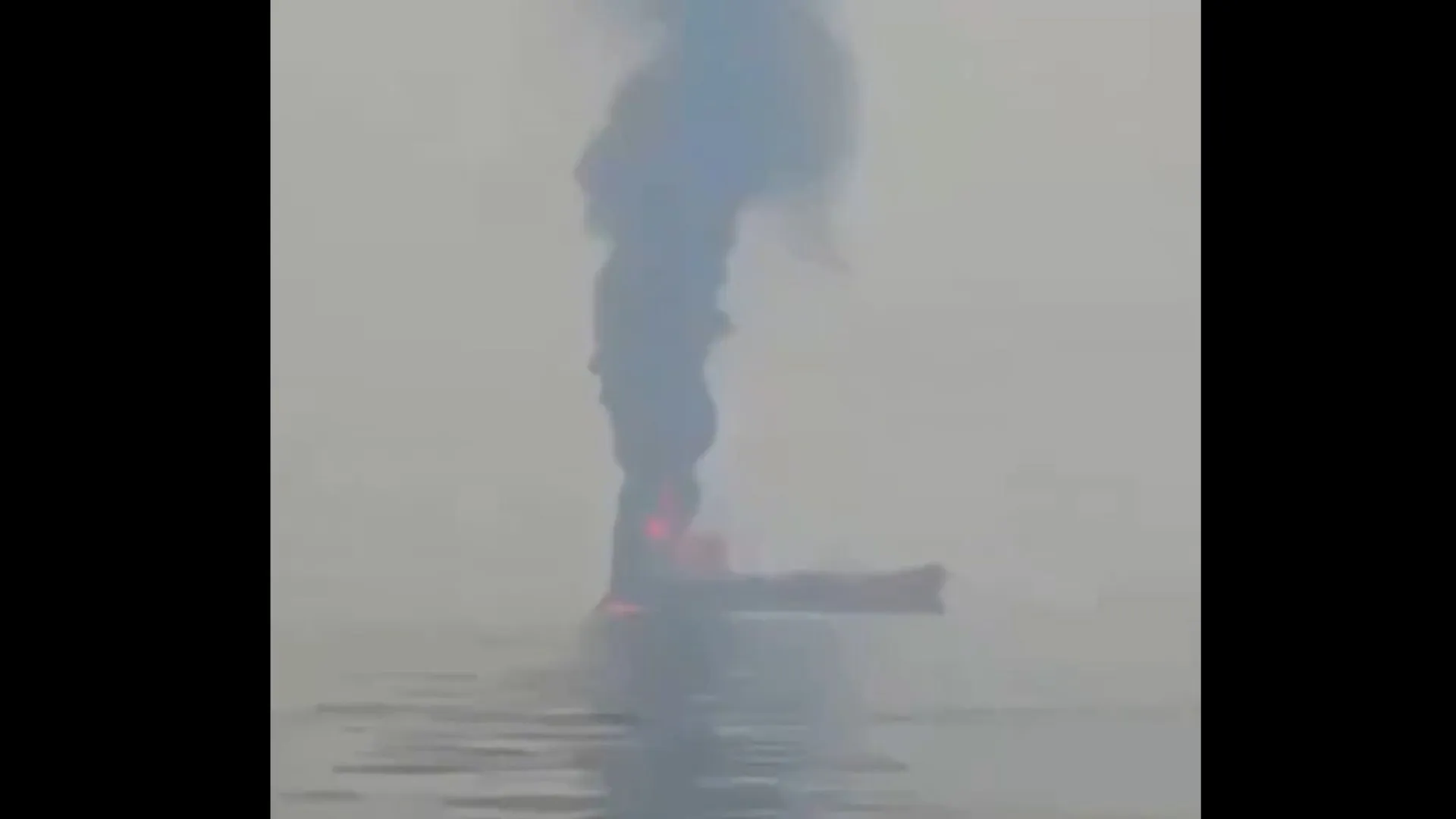 
                    Petroleiro atingido ao largo das costas de Omã e Emirados Árabes Unidos
                