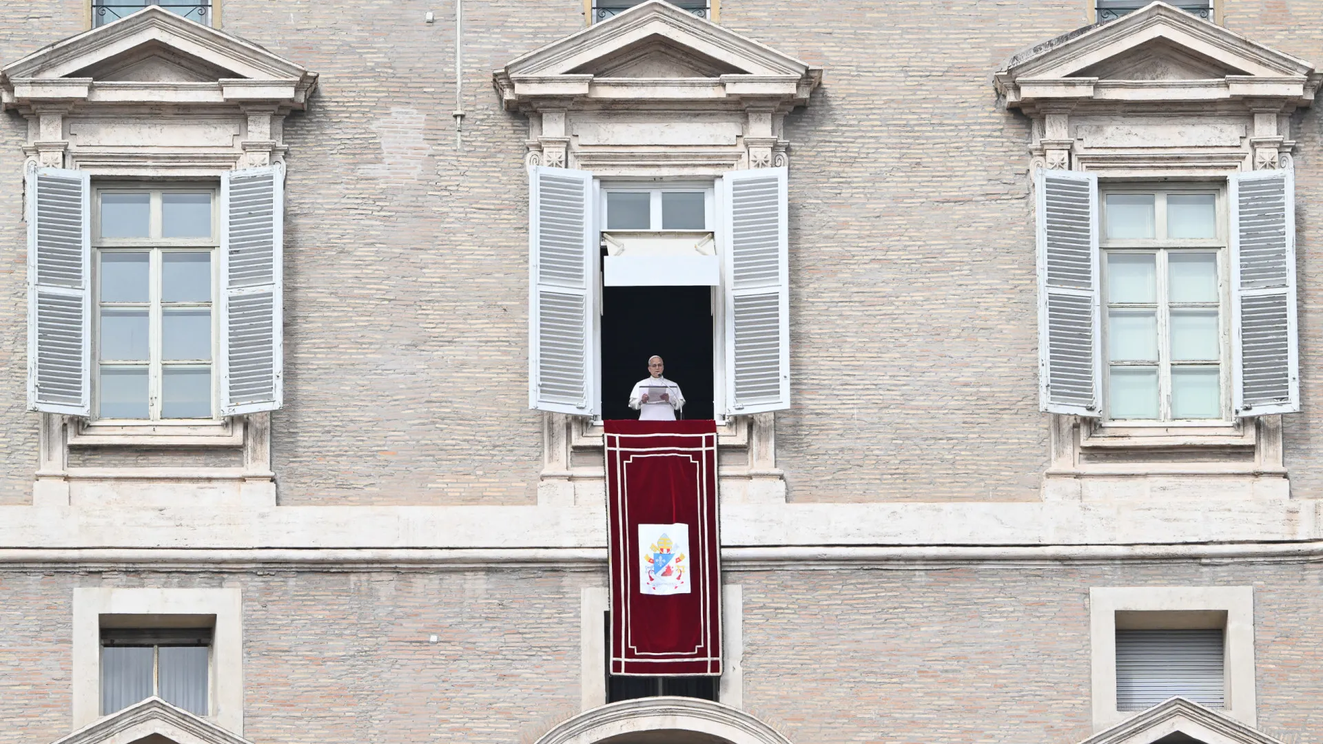 
                    Papa Leão XIV solidário com vítimas de chuvas torrenciais no Brasil
                
