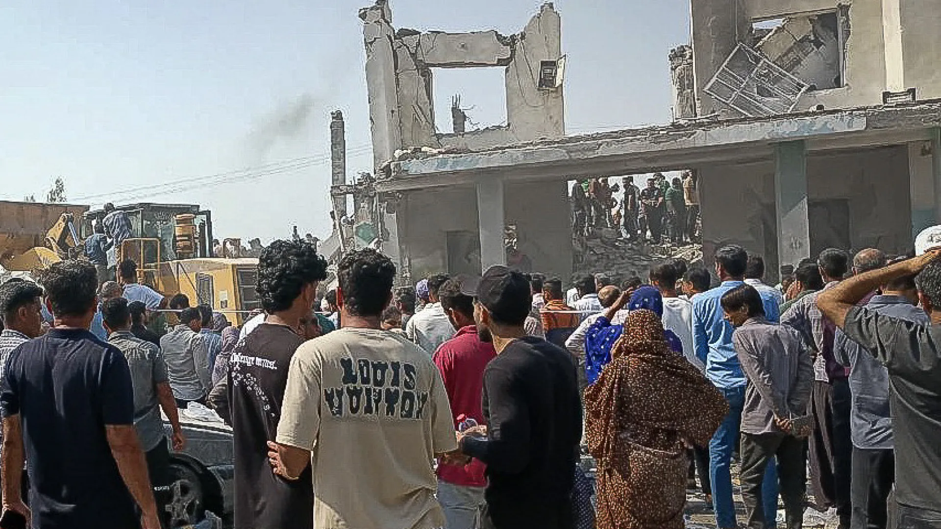 
                    Exército israelita diz desconhecer ataque a escola. Morreram 100 pessoas
                