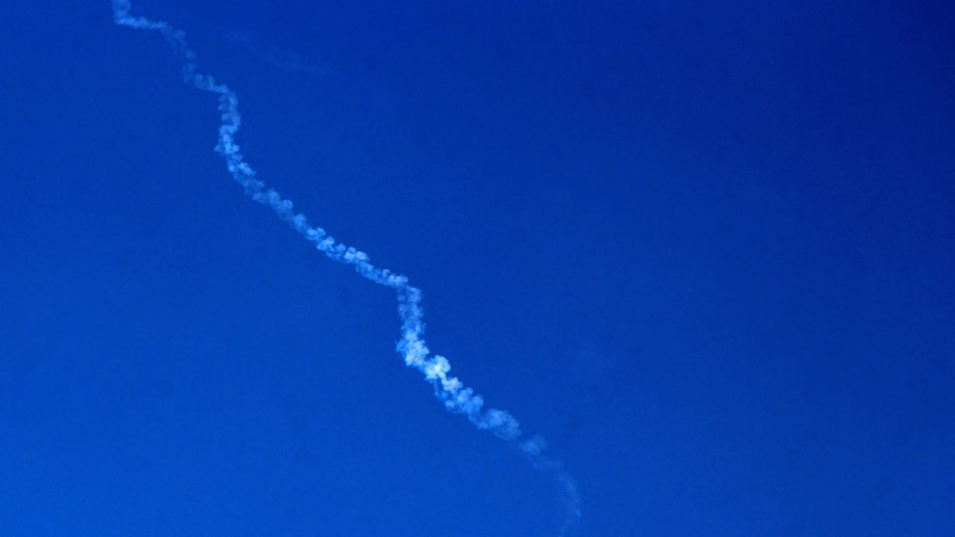 
                    Ataques iranianos fazem mortos e feridos no Kuwait e nos EAU
                