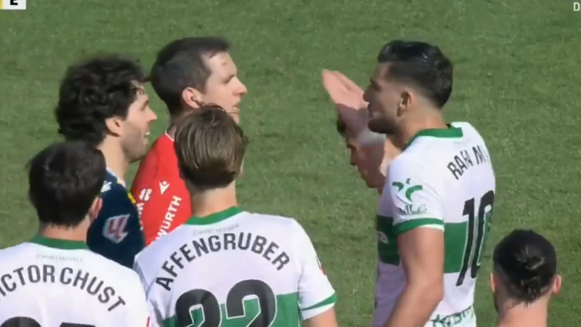 
                    Mais um caso. Elche-Espanyol interrompido por protocolo anti-racismo
                