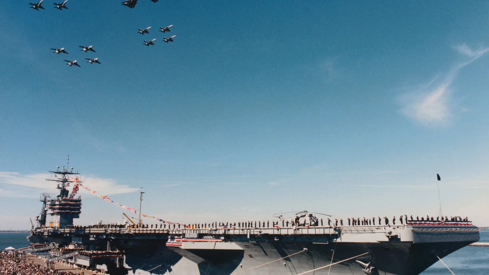 
                    EUA negam que mísseis iranianos tenham atingido porta-aviões
                