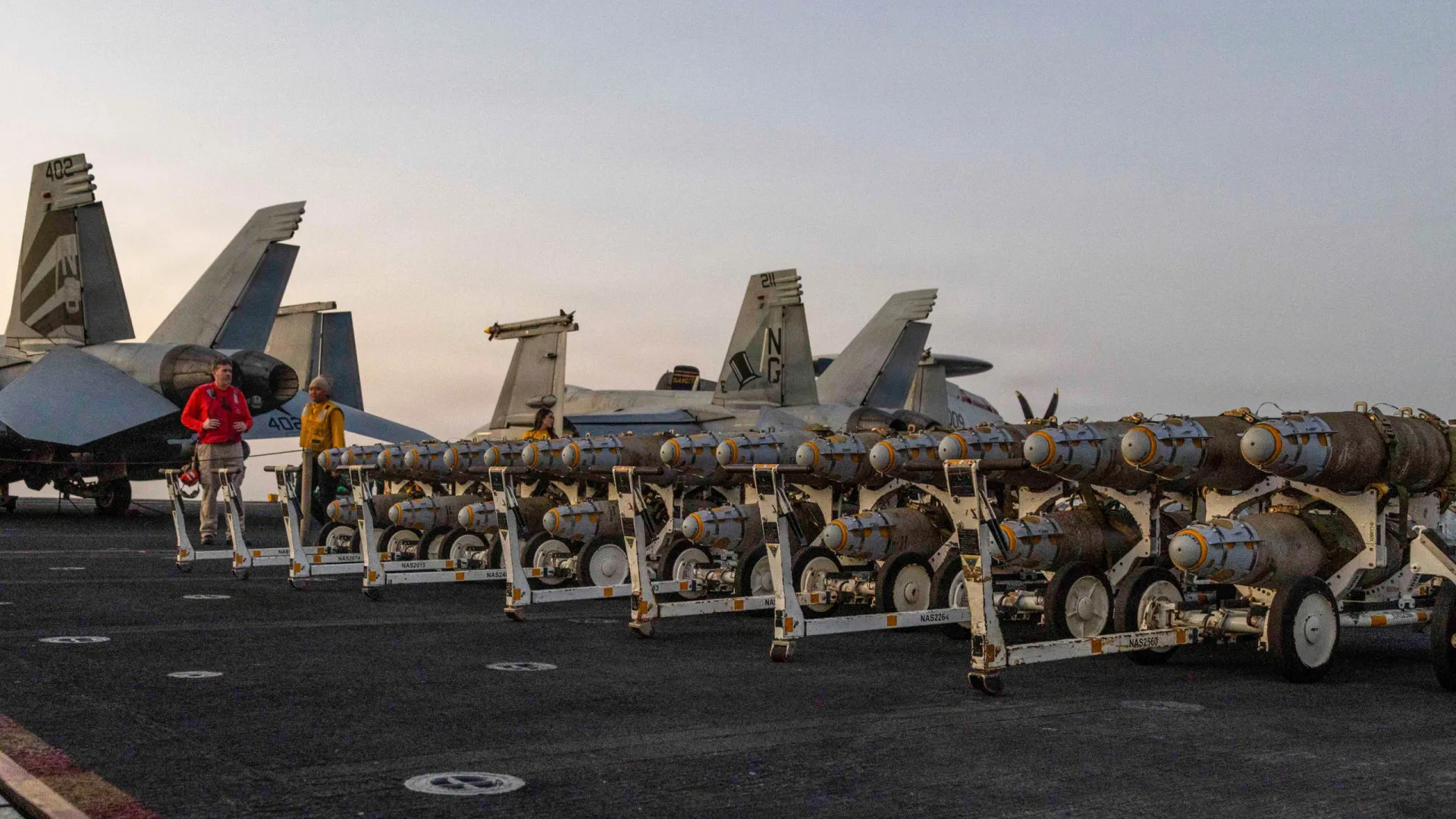 
                    Agências iranianas avançam que ataques atingiram um hospital em Teerão
                