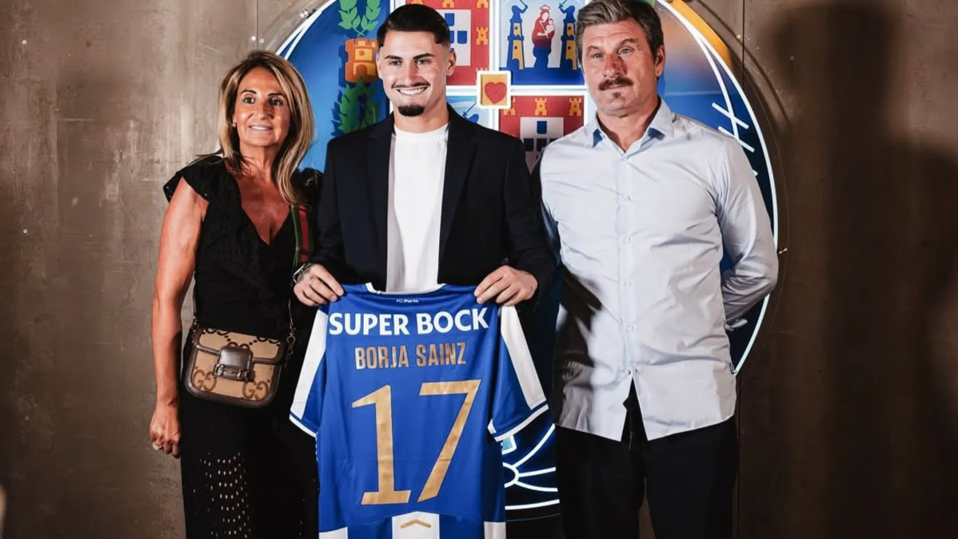 
                    Sainz quebra silêncio após morte da mãe: 