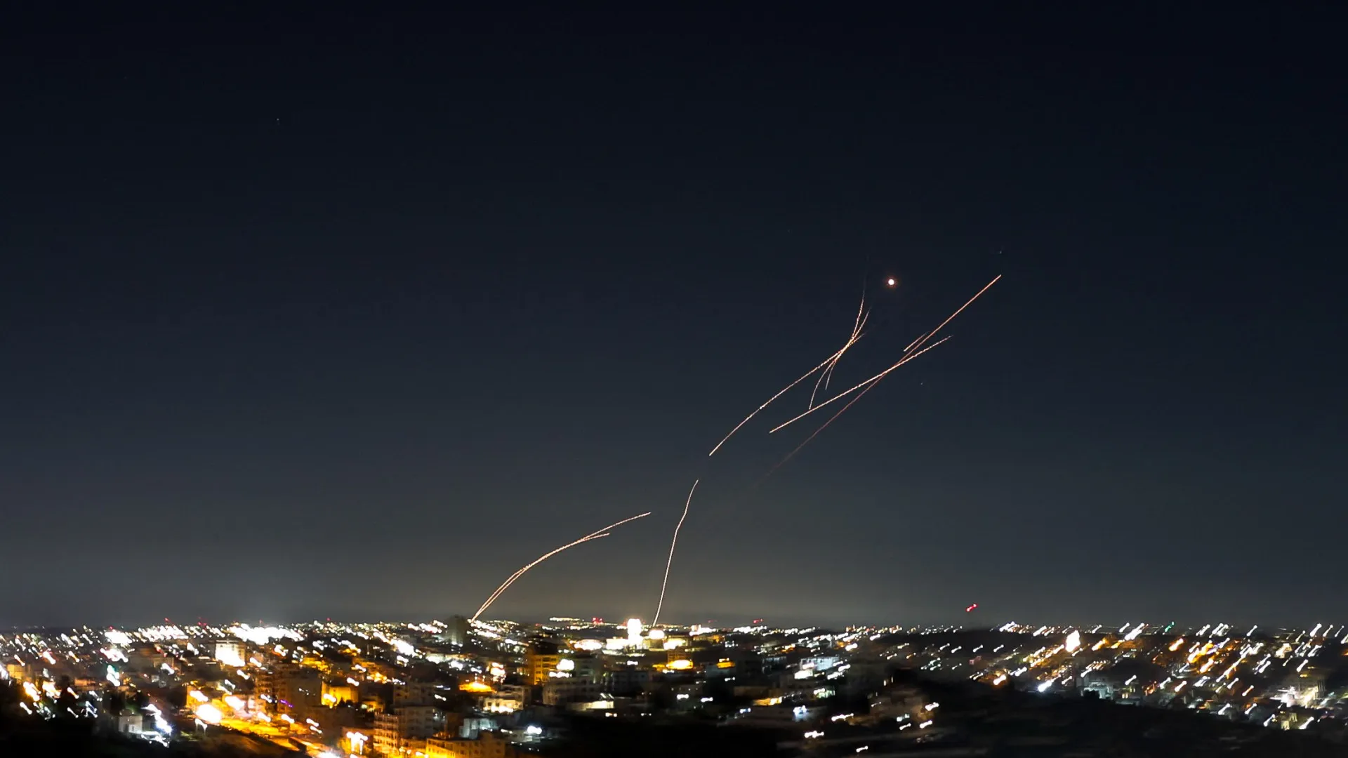 Mísseis iranianos explodem em Telavive sem registo de feridos