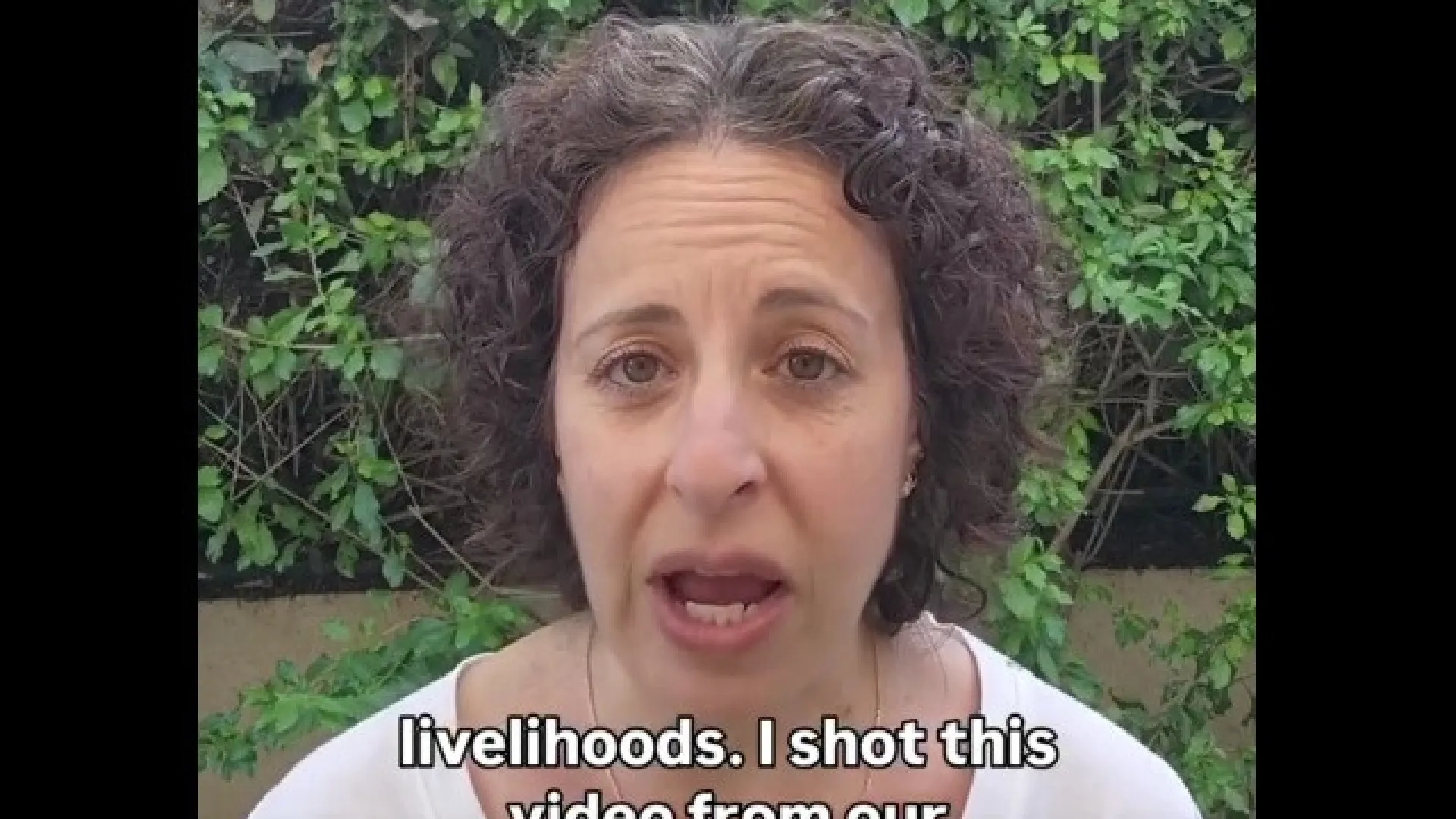 
                    Escapou ao 11 de setembro e ao 7 de outubro. Agora, está retida no Dubai
                