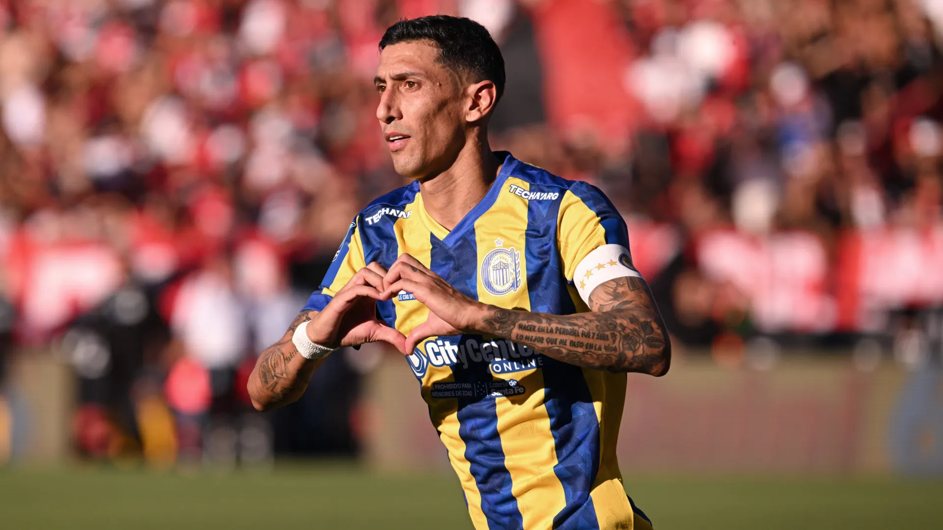 Di María joga lesionado e desbloqueia Clássico: "Perguntei a Deus..."