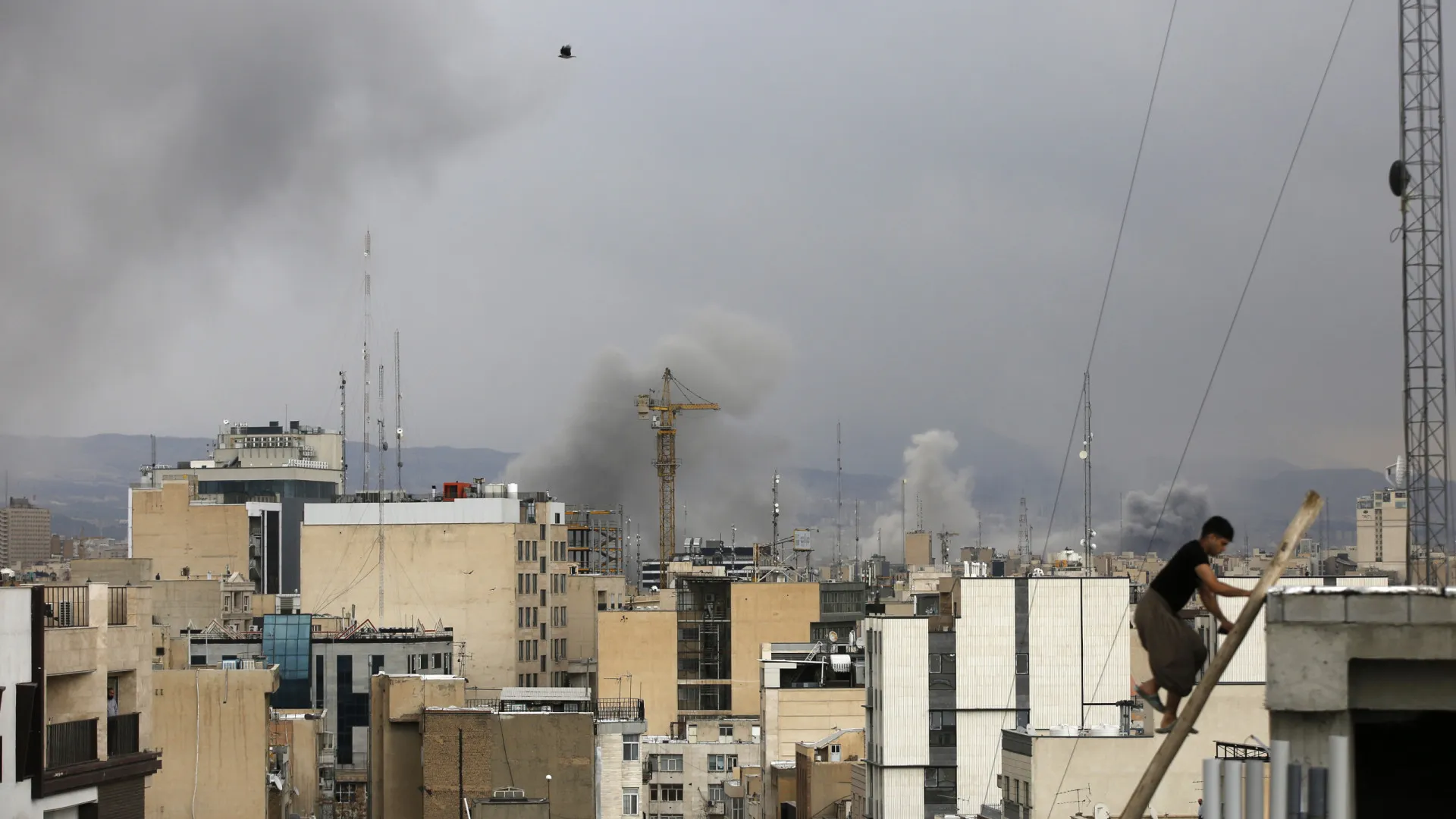 
                    Património da UNESCO danificado em ataques em Teerão
                