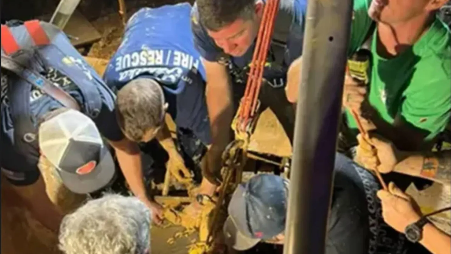 
                    Homem desaparecido durante 10 dias encontrado com lama até aos ombros
                