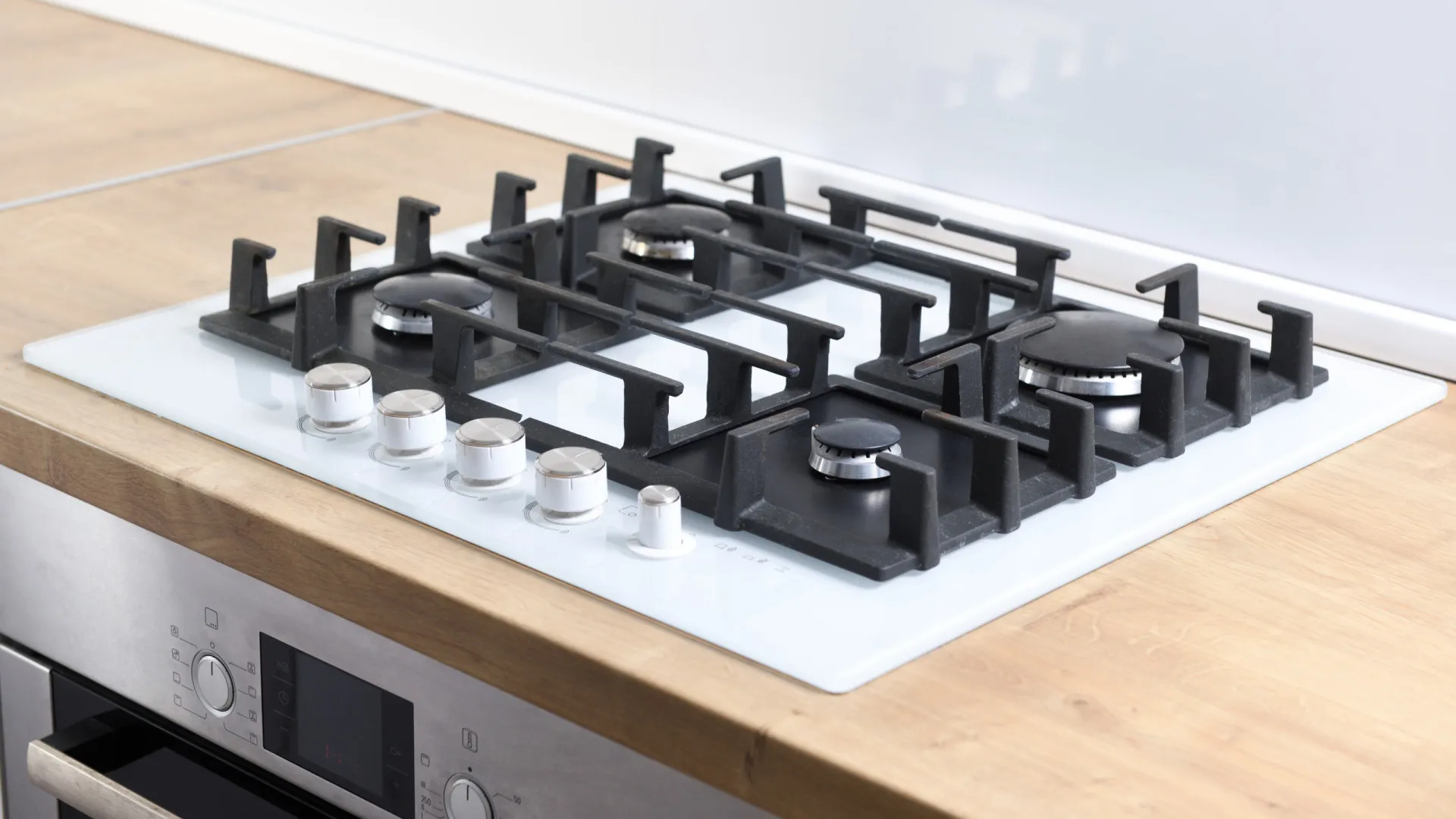 
                    O truque para deixar as grelhas do fogão a brilhar e como novas
                