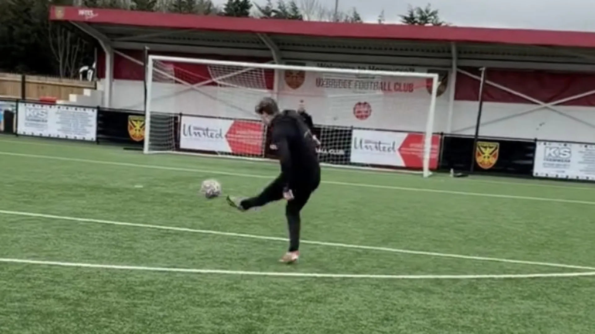 Há três anos, custou 70 milhões ao Chelsea. Agora, treina na 7.ª divisão