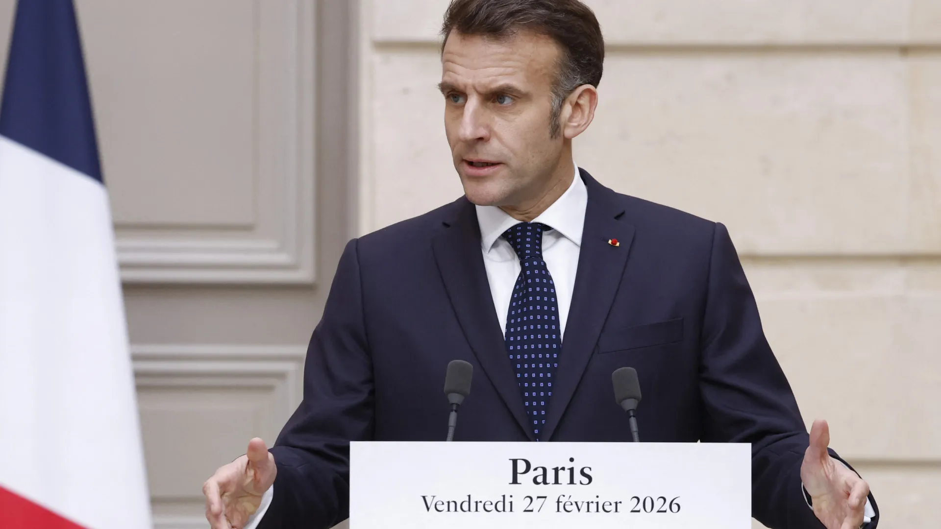 Macron apela a Netanyahu para se "abster de ofensiva terrestre" no Líbano