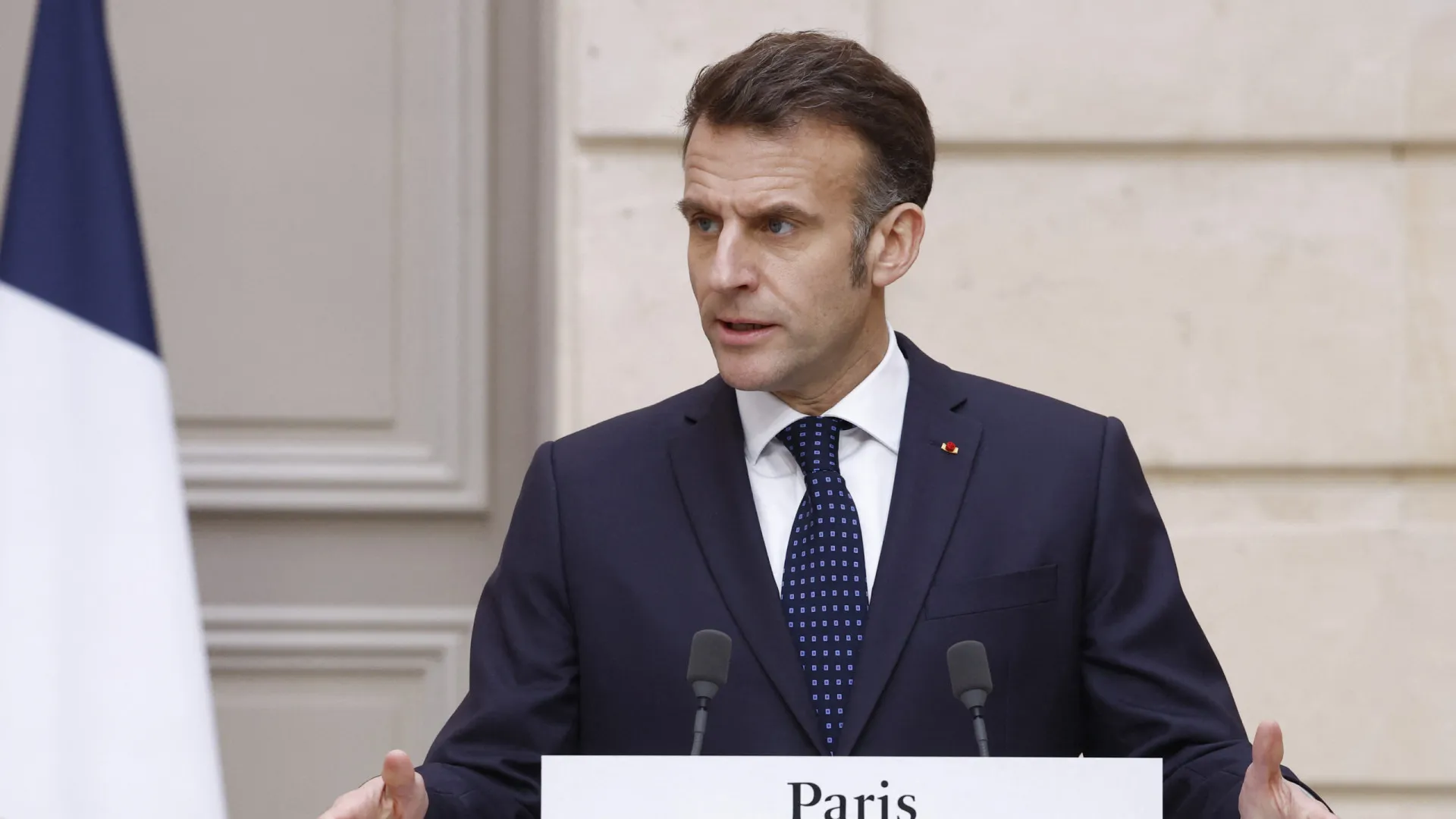 
                    França vai aumentar número de ogivas nucleares: 