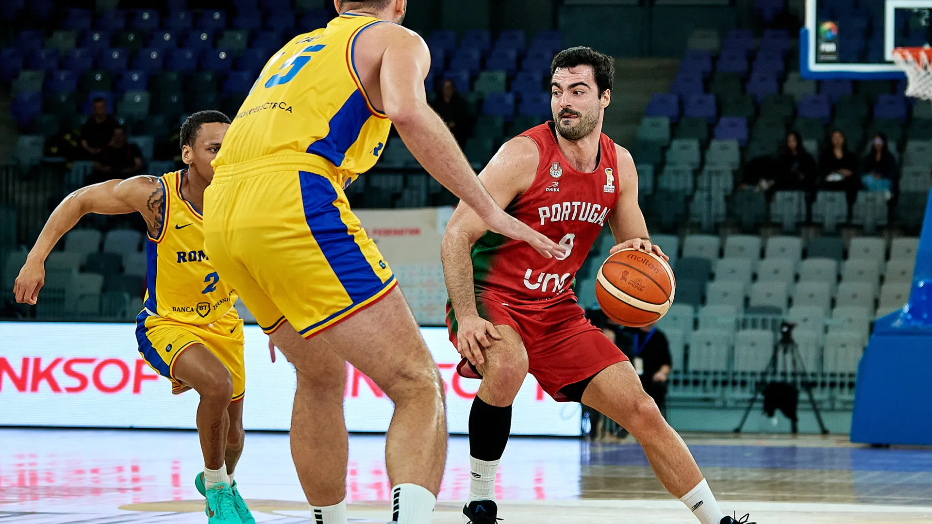 
                    Portugal escorrega ante Roménia e adia qualificação inédita para Mundial
                