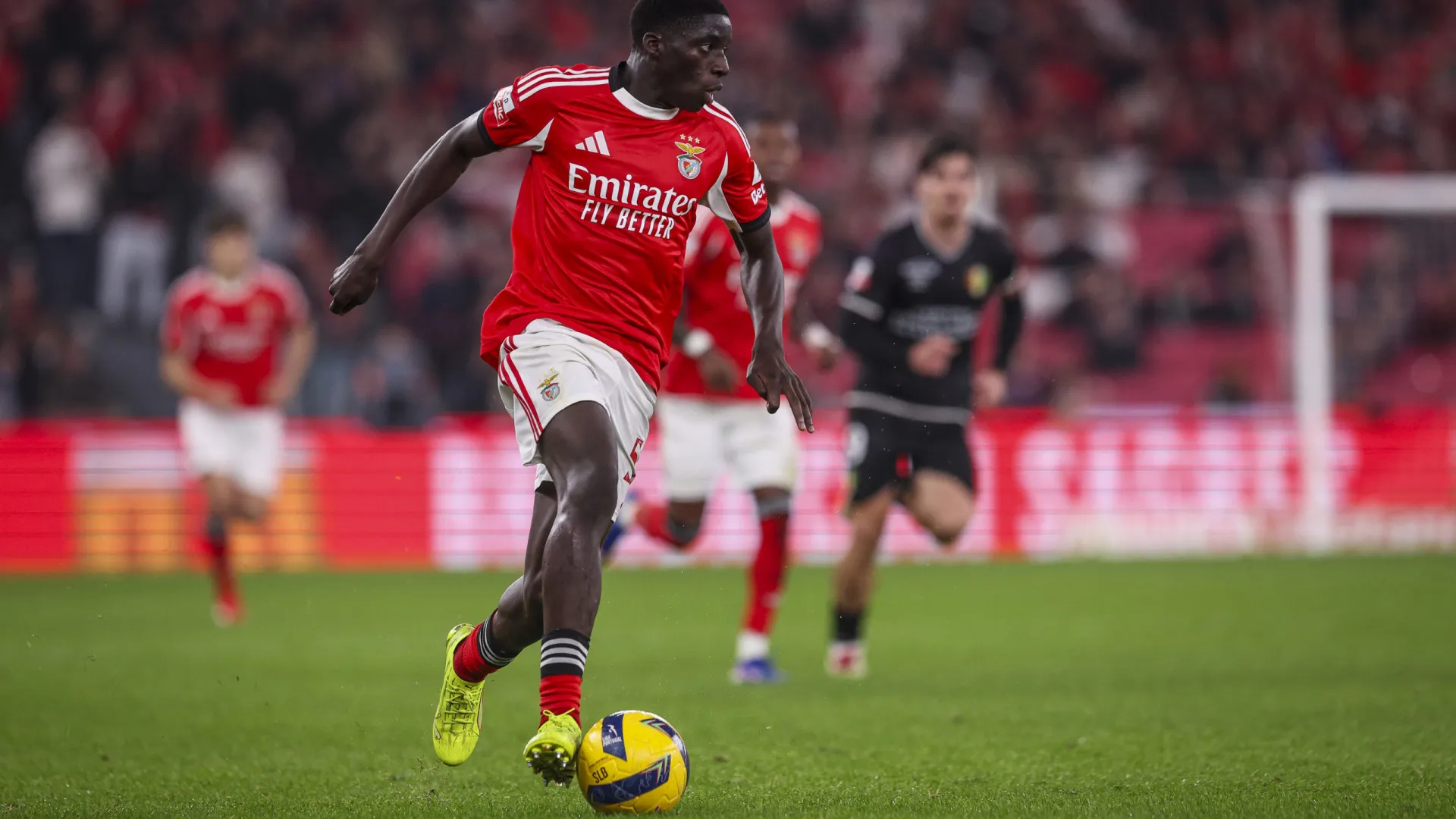 Bayern já prepara mercado de verão e coloca jogador do Benfica na lista