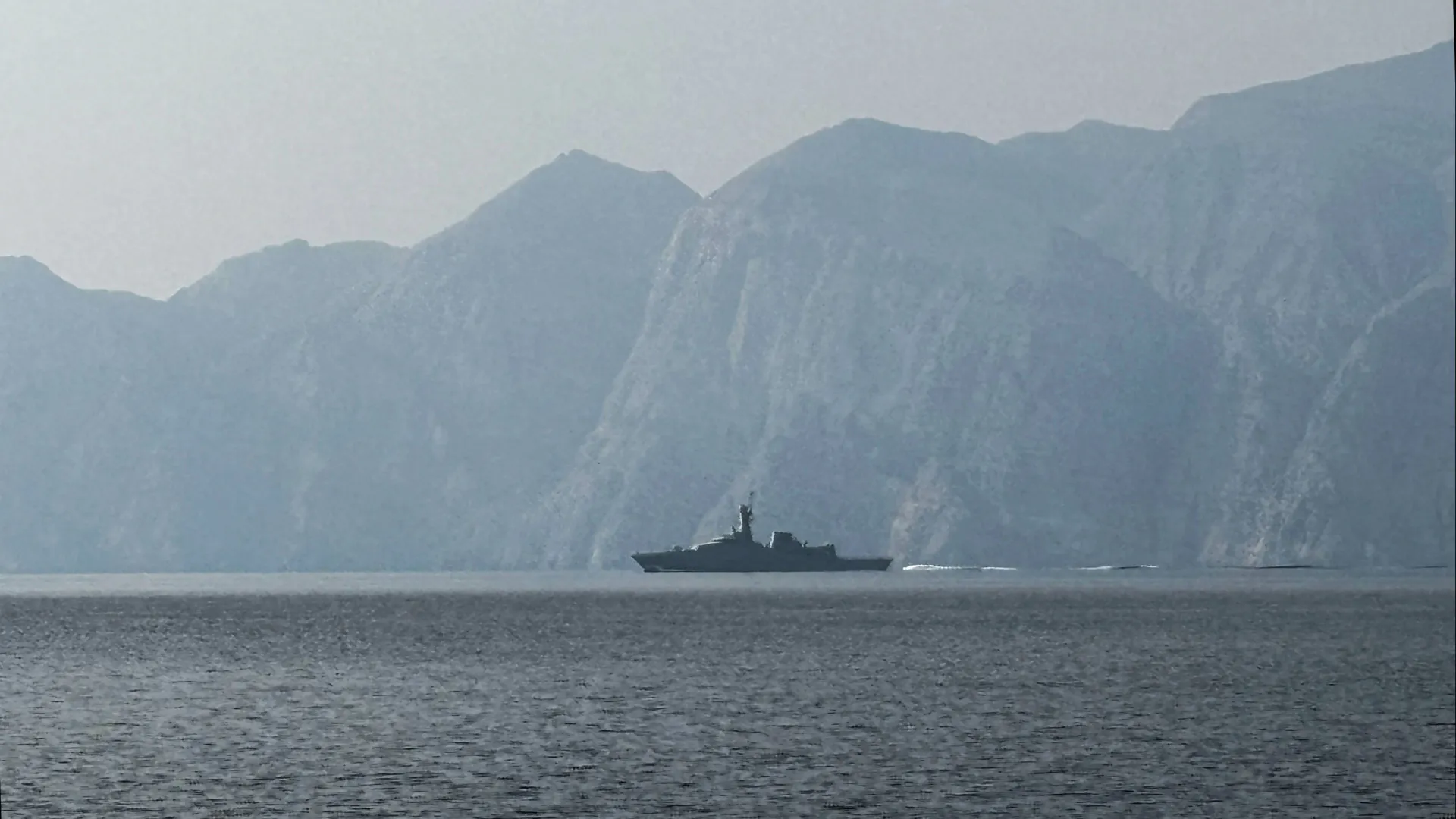 
                    Petroleiros filipinos autorizados a passar pelo Estreito de Ormuz
                