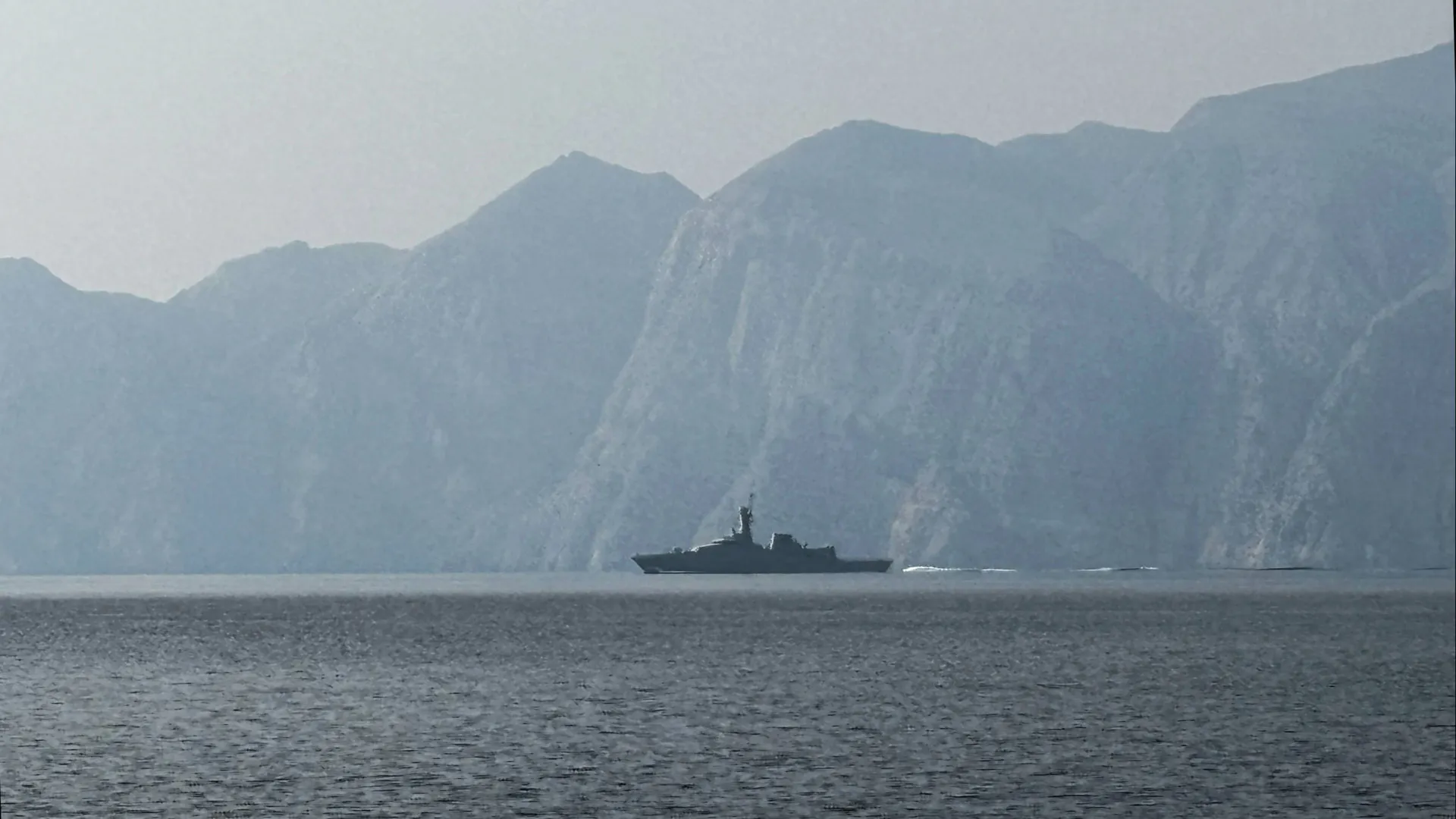 
                    Japão liberta reservas estratégicas e não prevê operação em Ormuz
                