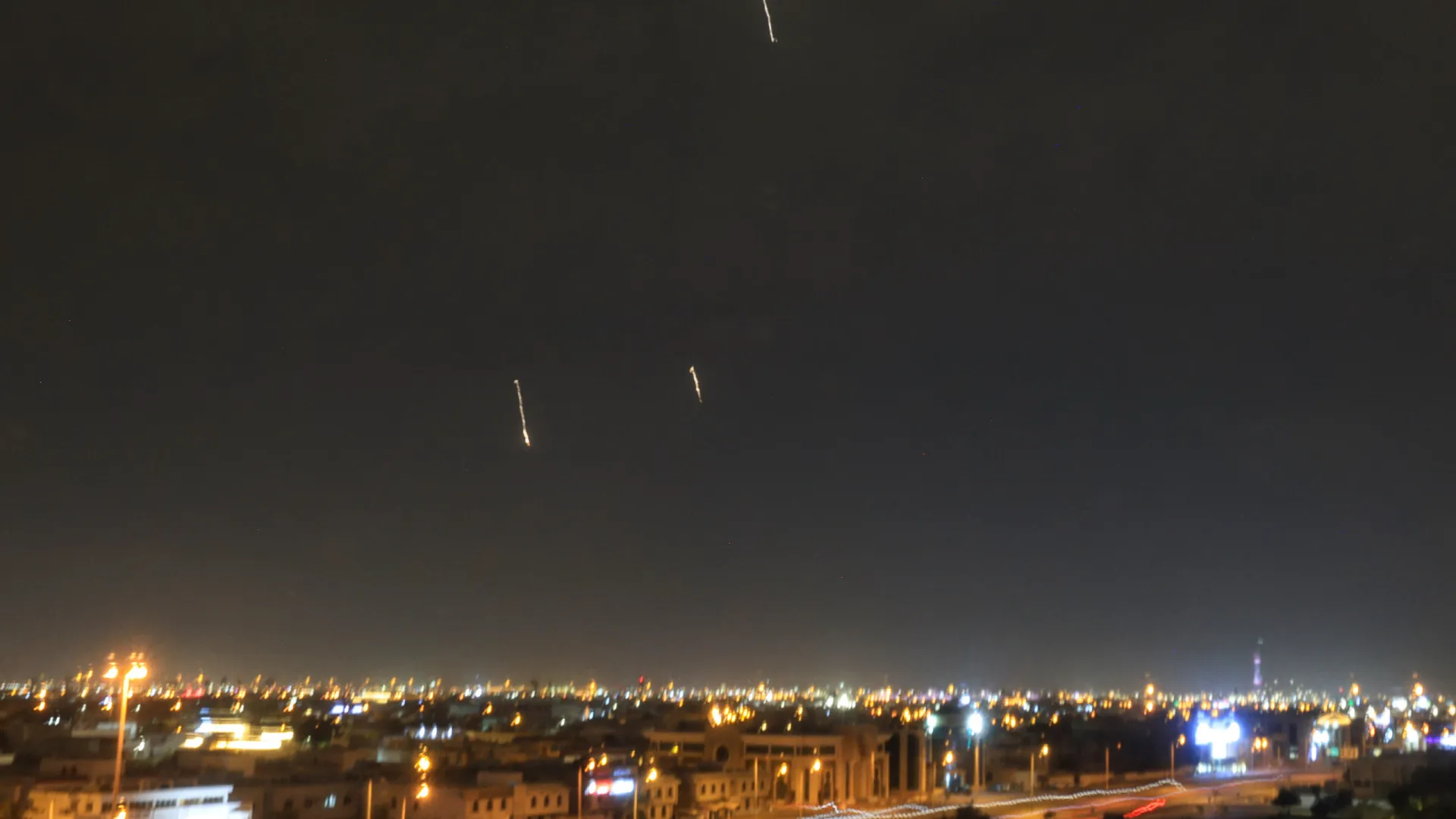 
                    Qatar intercetou 2 mísseis balísticos em nova vaga de ataques de Teerão
                