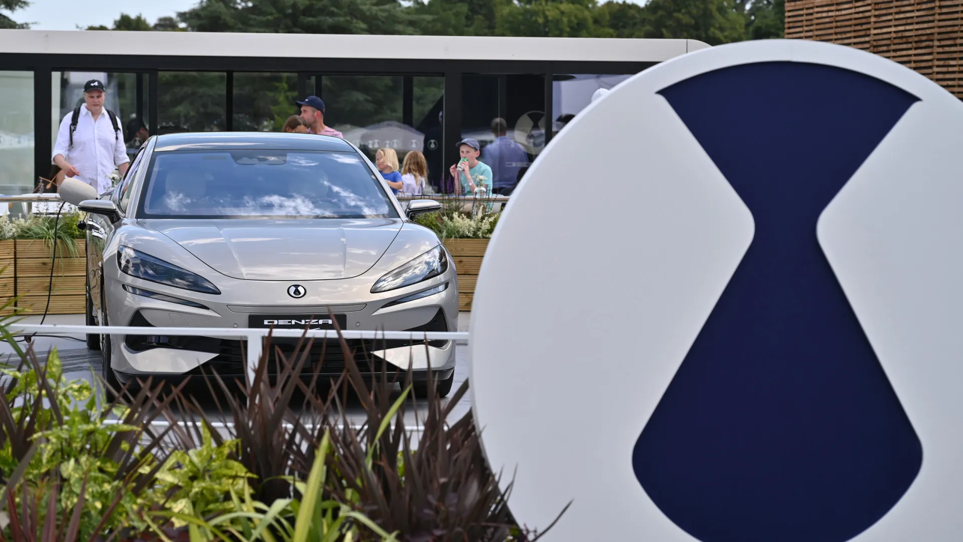 
                    Autonomia recorde? Carro elétrico chinês promete andar mais de 1.000 km
                