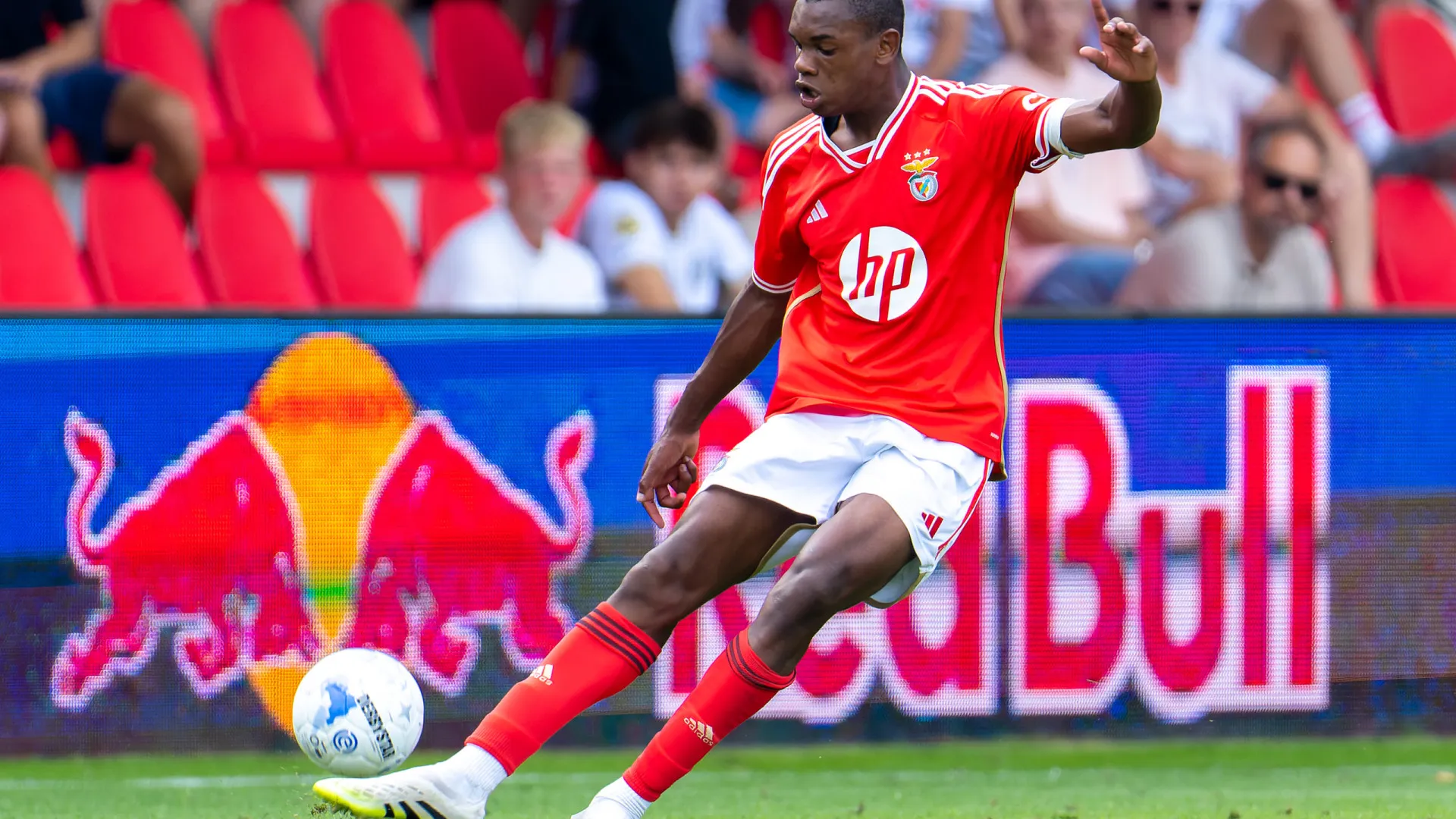 Novo miúdo bate à porta de Mourinho no Benfica: "Ainda não falámos, mas…"