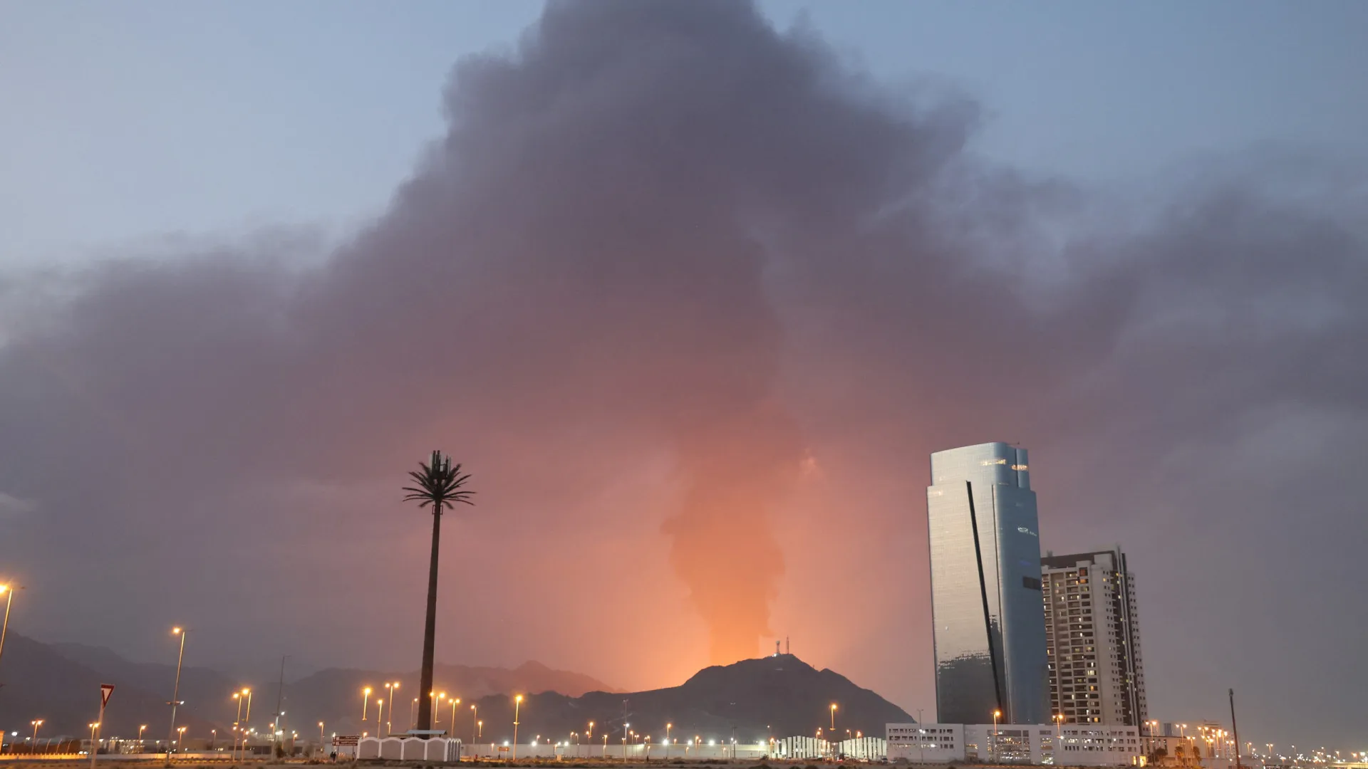 
                    Fortes explosões ouvidas em Doha, Dubai e Abu Dhabi
                