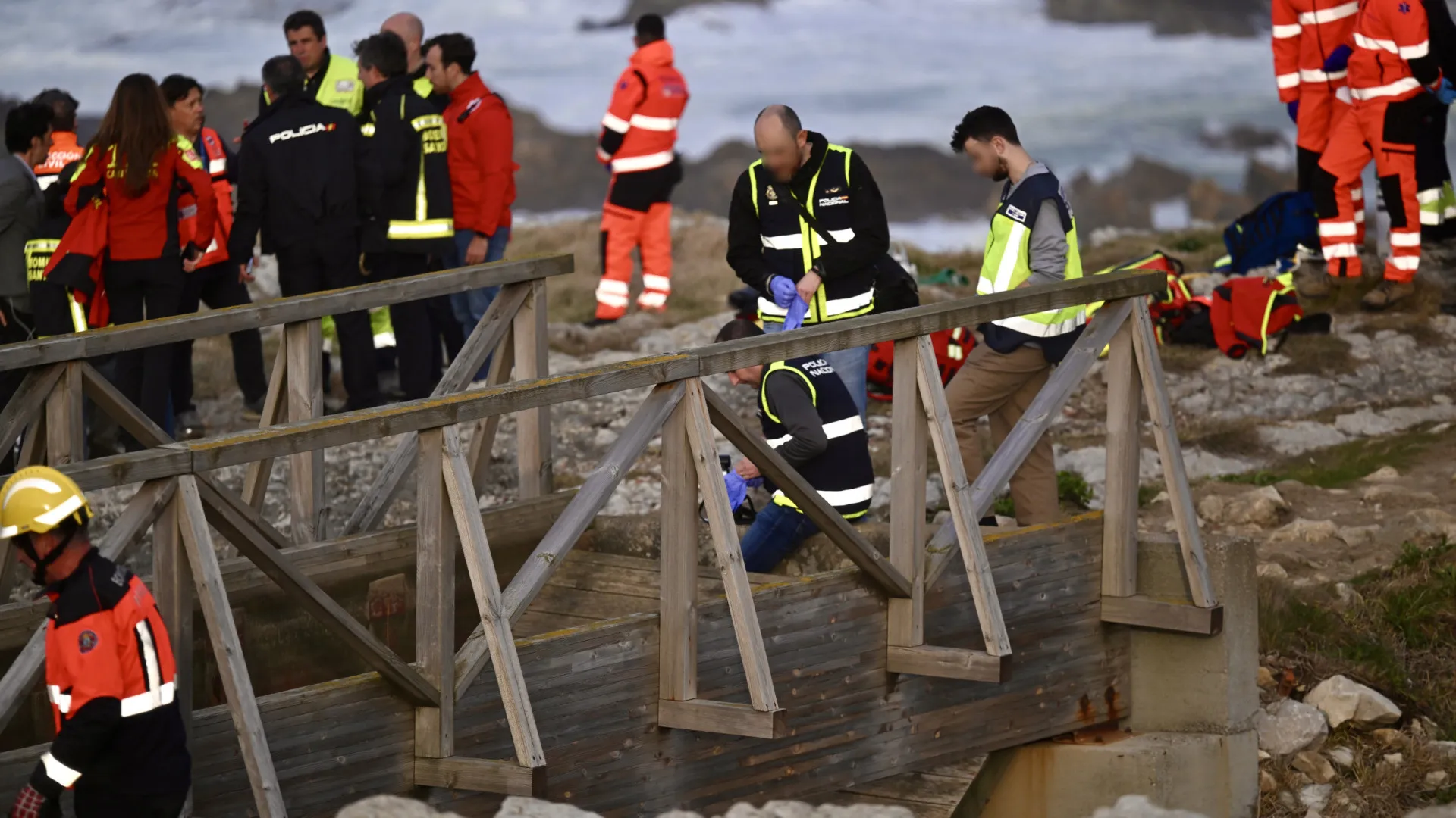 Pelo menos quatro mortos em queda de passadiço no norte de Espanha