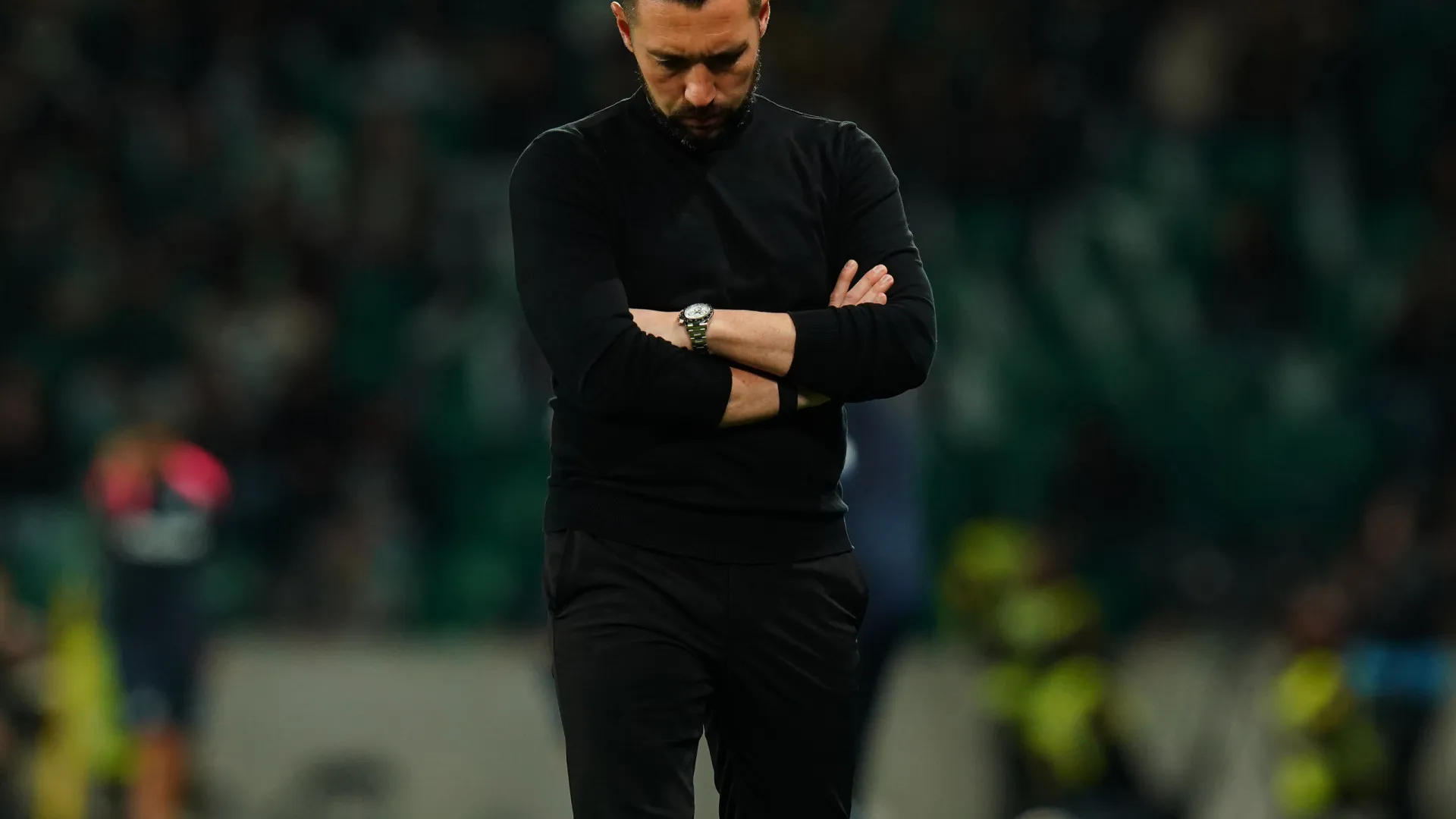 Farioli 'atira-se' ao Sporting e arbitragem: "É embaraçoso ver isto"