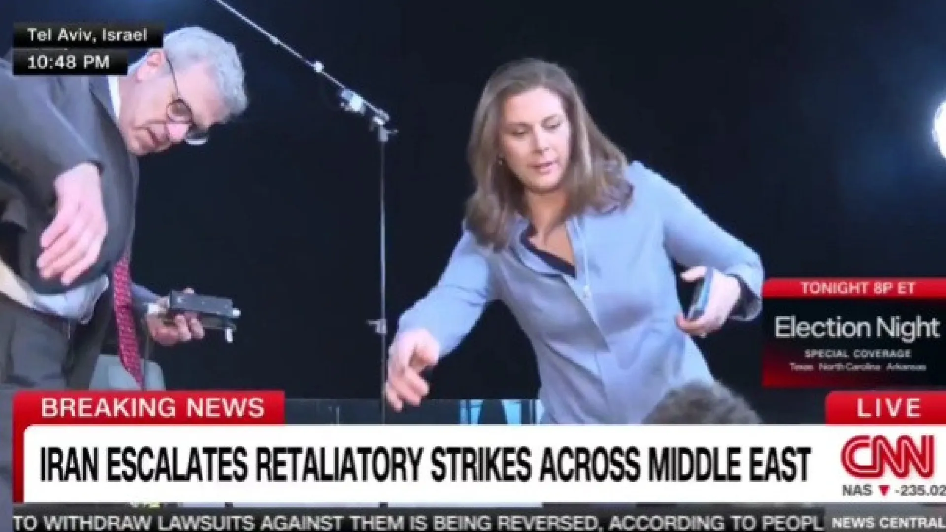 Sirenes começam a soar em Telavive e jornalista abandona direto. O vídeo